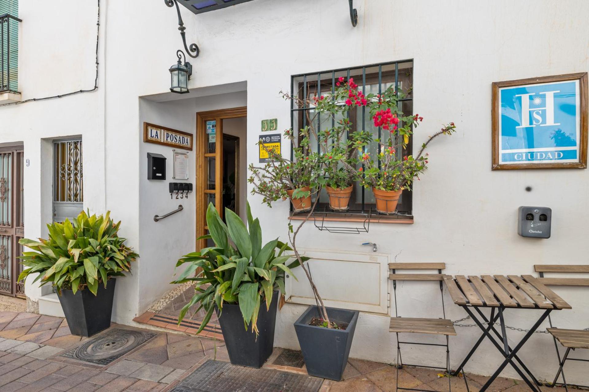 I AM La Posada Hotel and Apartment