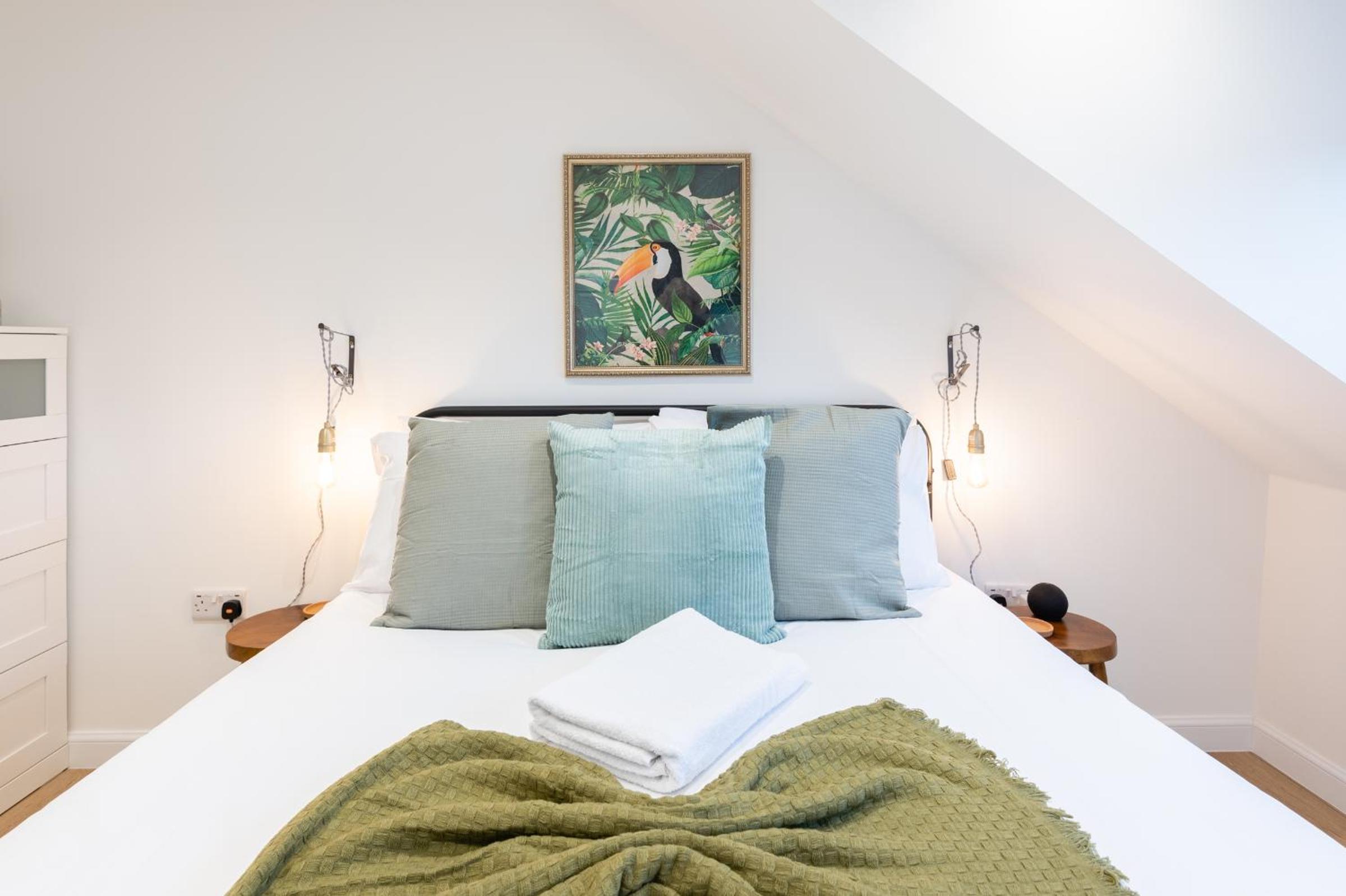 The Pinkish House - 4 bed home in the town centre view 5