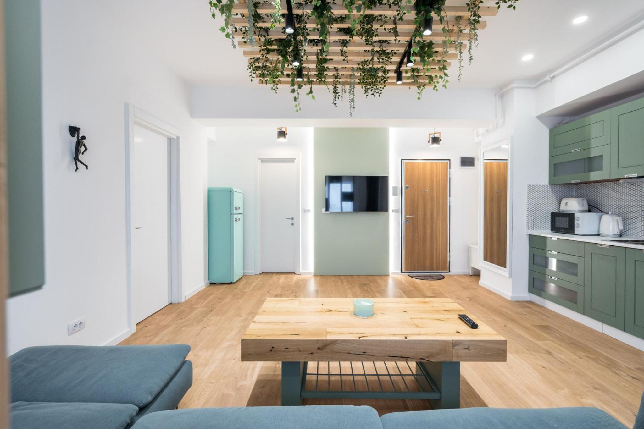 Jungle Escape - Luxe 1-BR Haven in Bucharest view 3