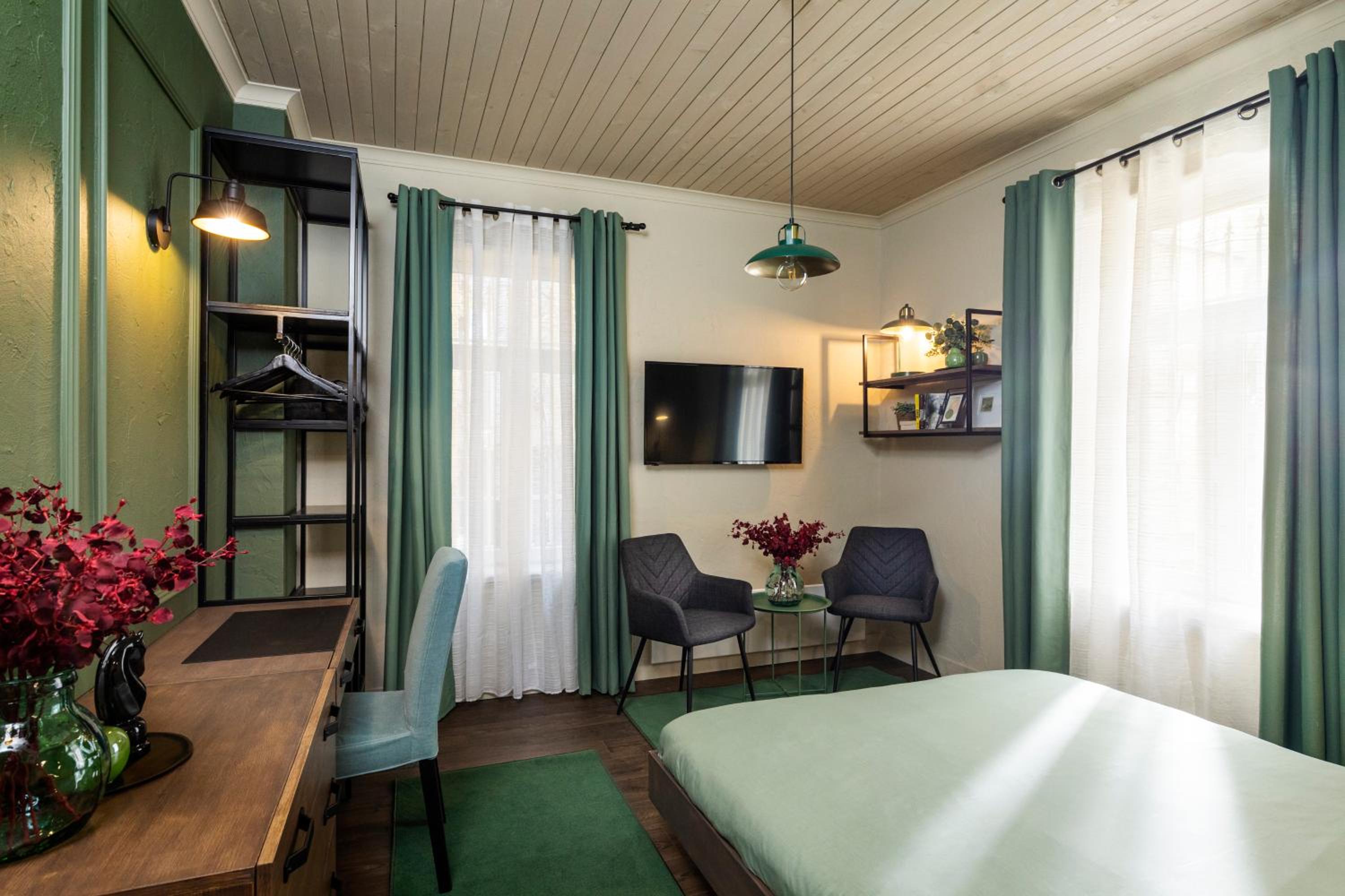 5 Vintage Guest House