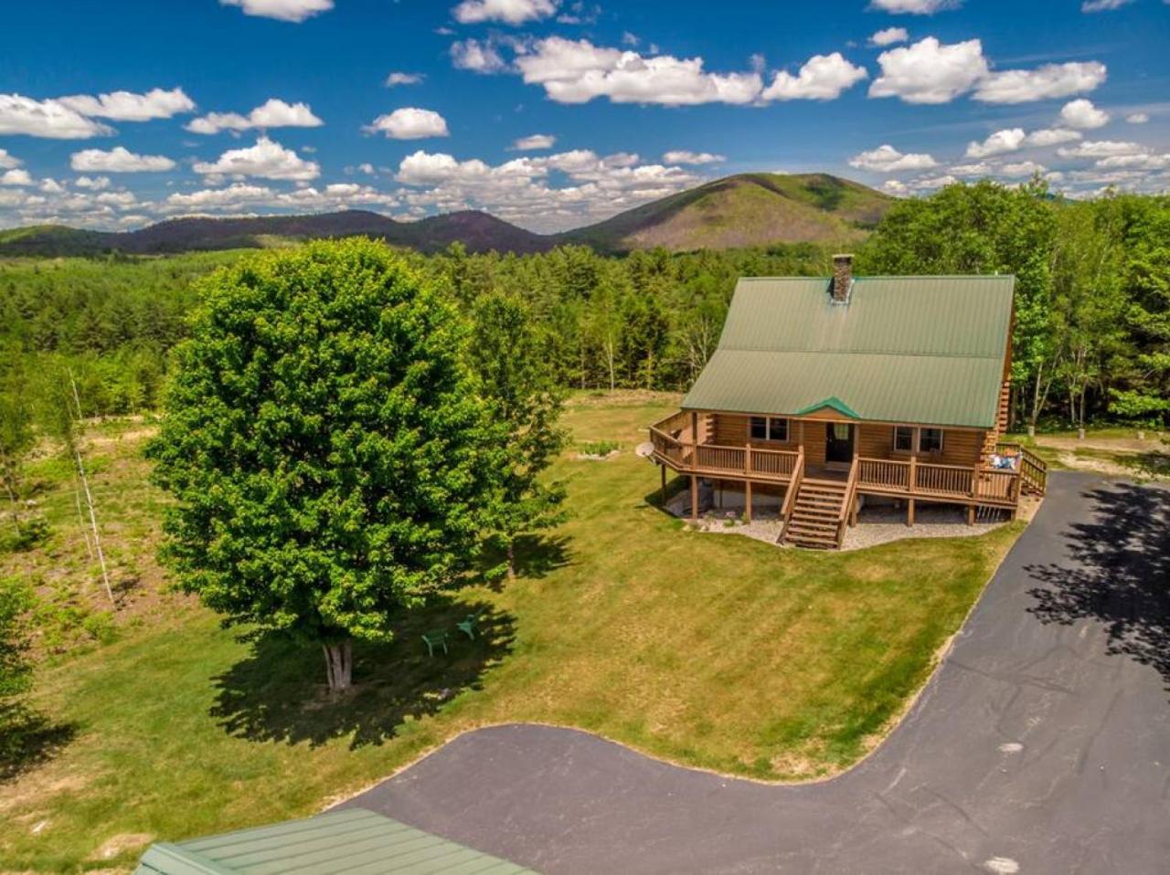 Spacious Log Home Overlooking 40 White Mnt Peaks: Host Weddings view 4