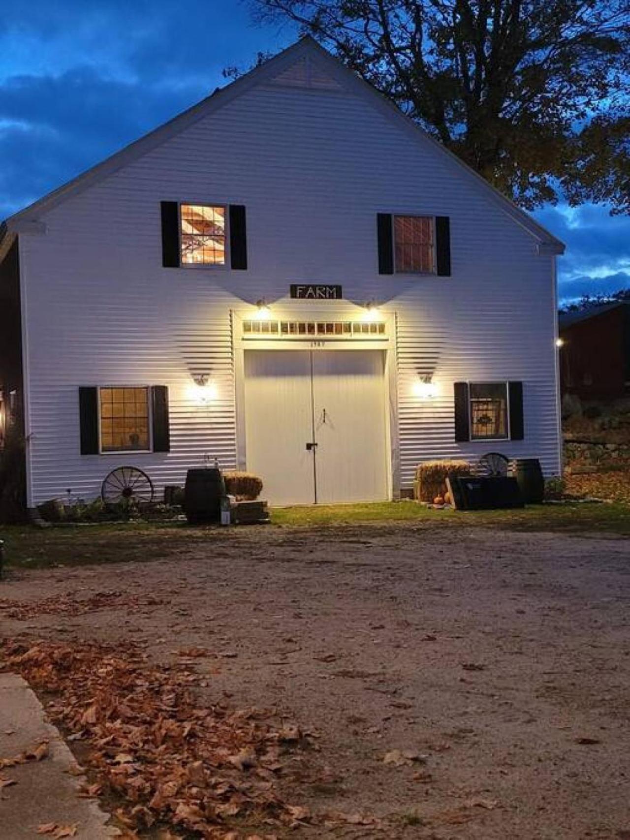 The Hive Newly Renovated Chic Farmhouse and Barn view 5