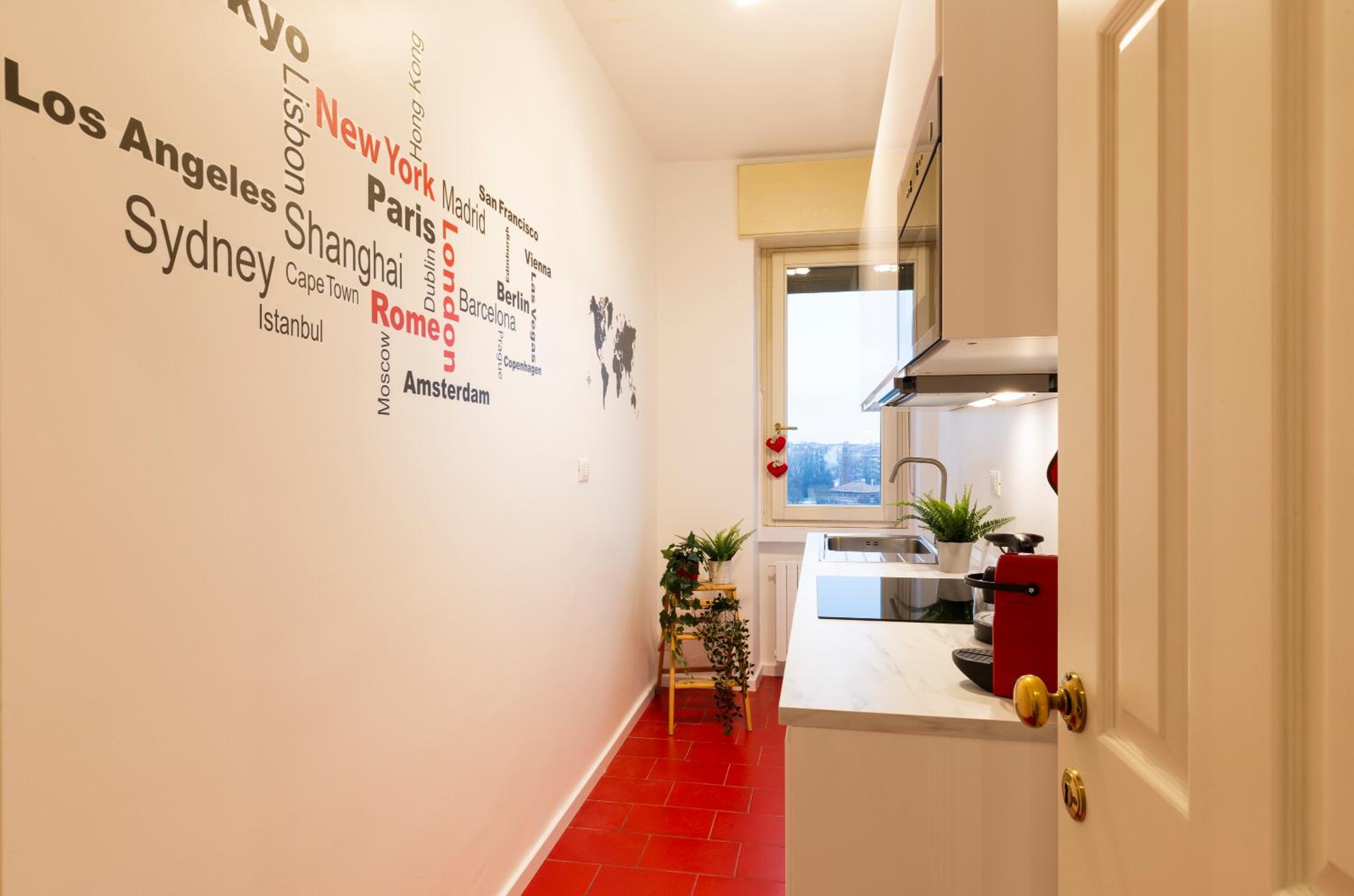 The Wall - Top Floor Apartment