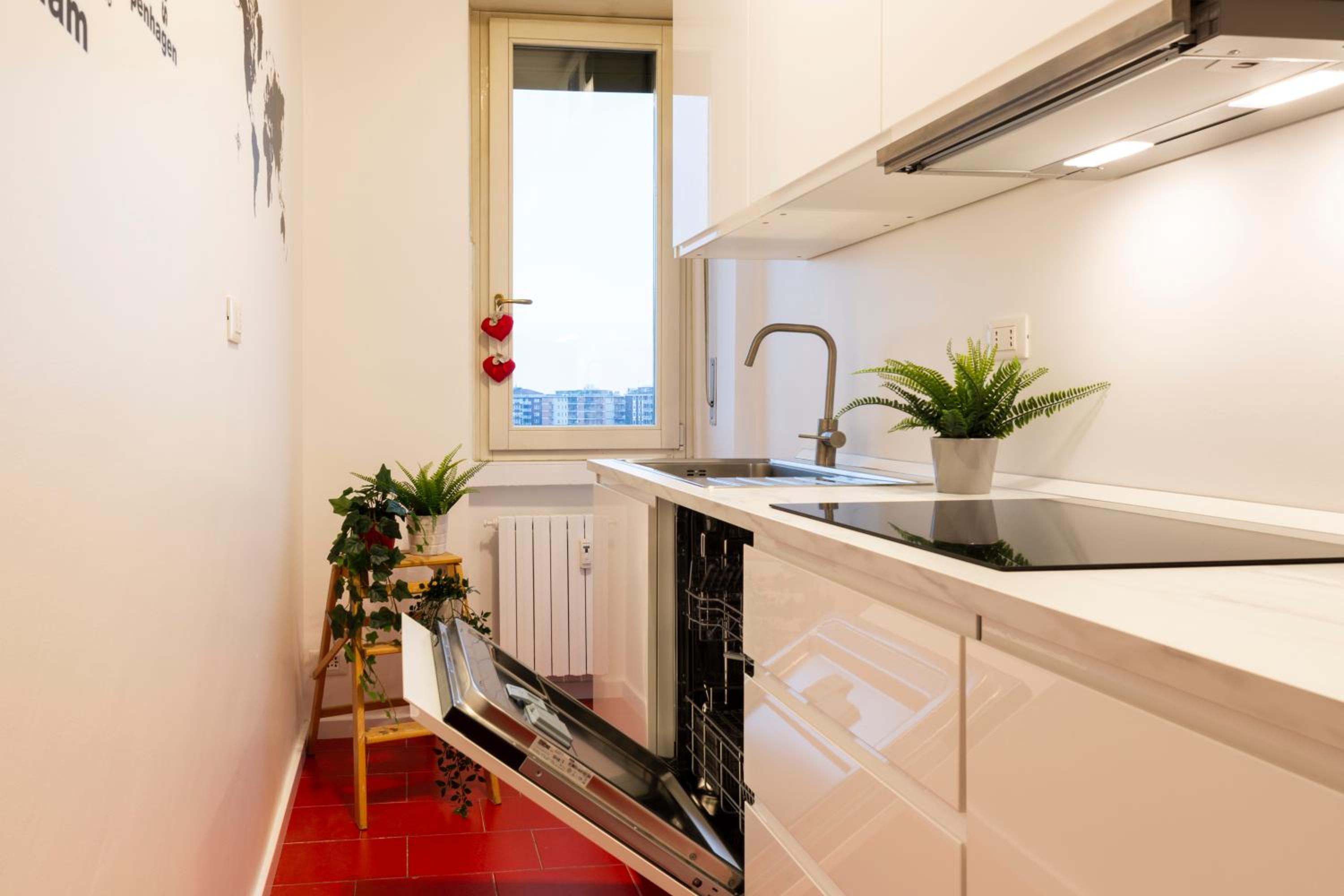 The Wall - Top Floor Apartment