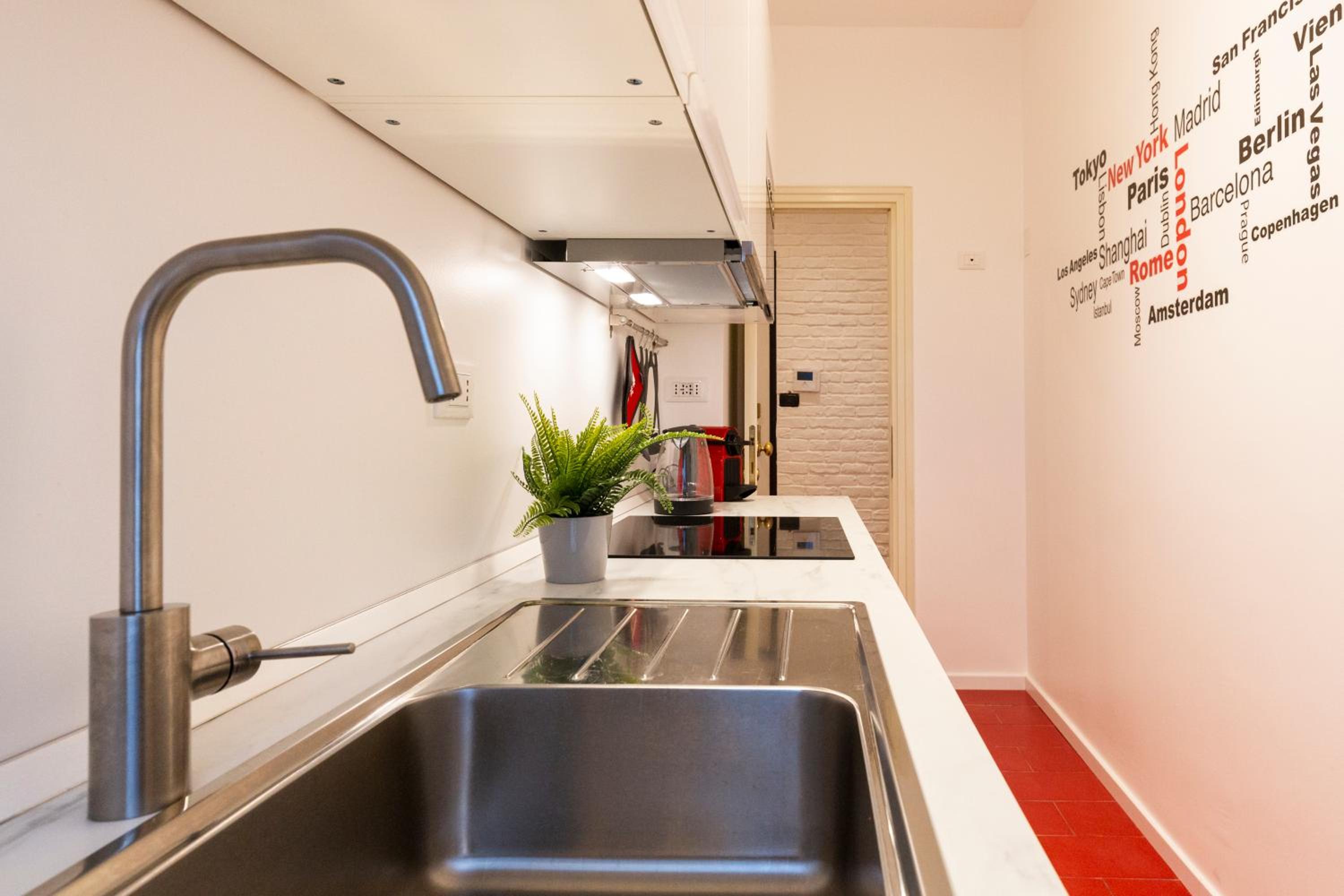 The Wall - Top Floor Apartment