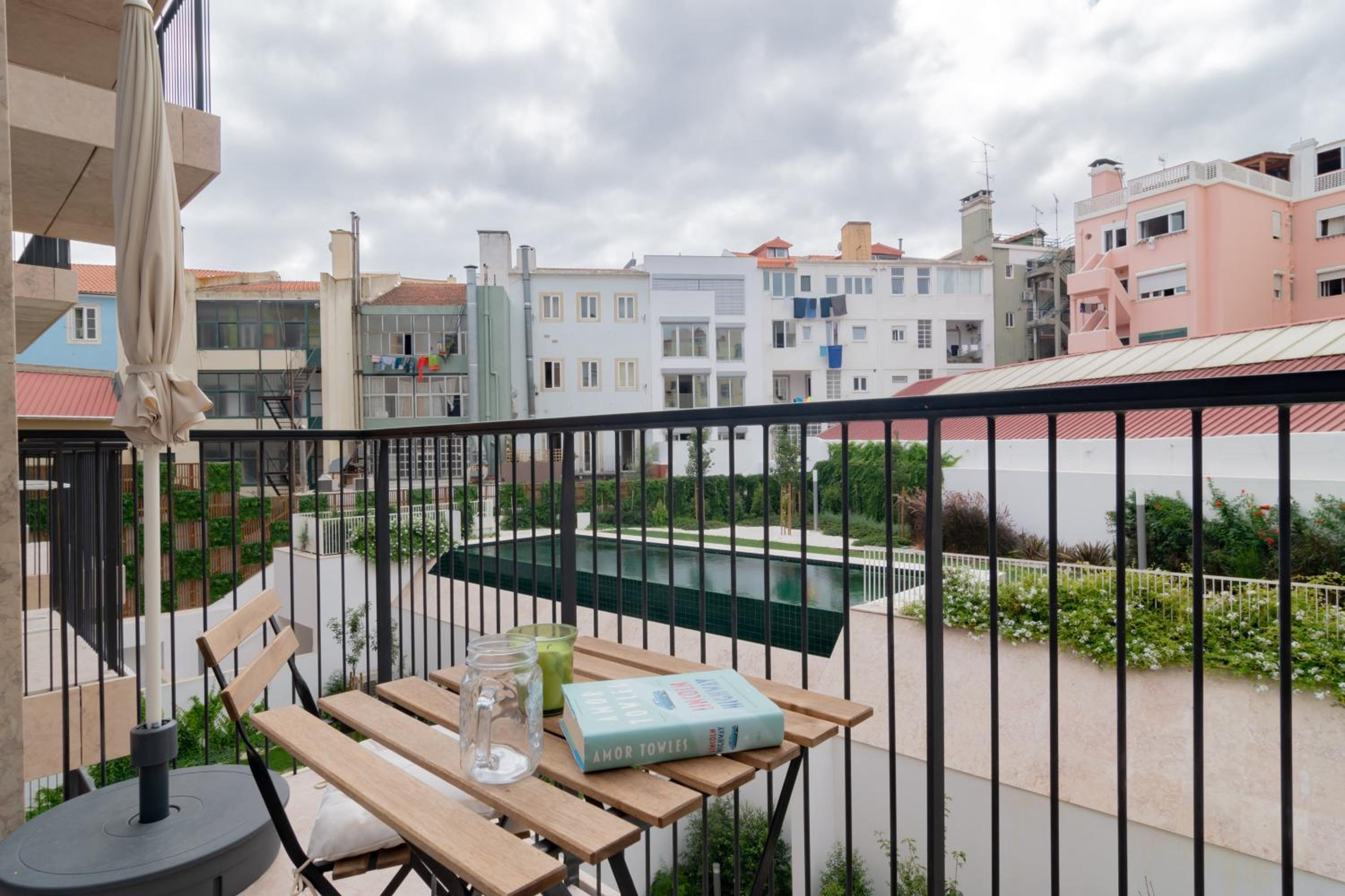 Bright 1 BDR Apartment W/ Pool View by LovelyStay view 4
