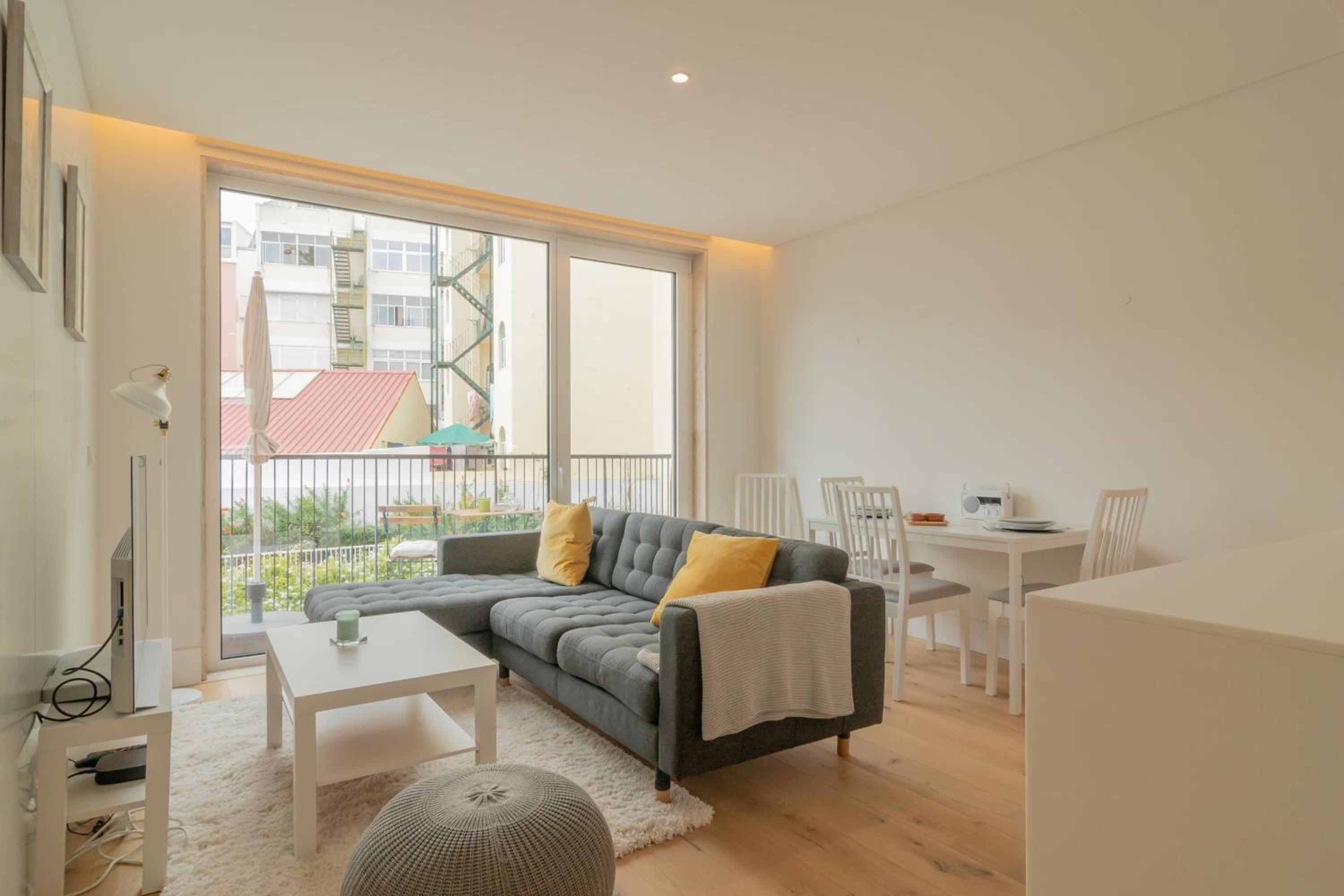 Bright 1 BDR Apartment W/ Pool View by LovelyStay view 2