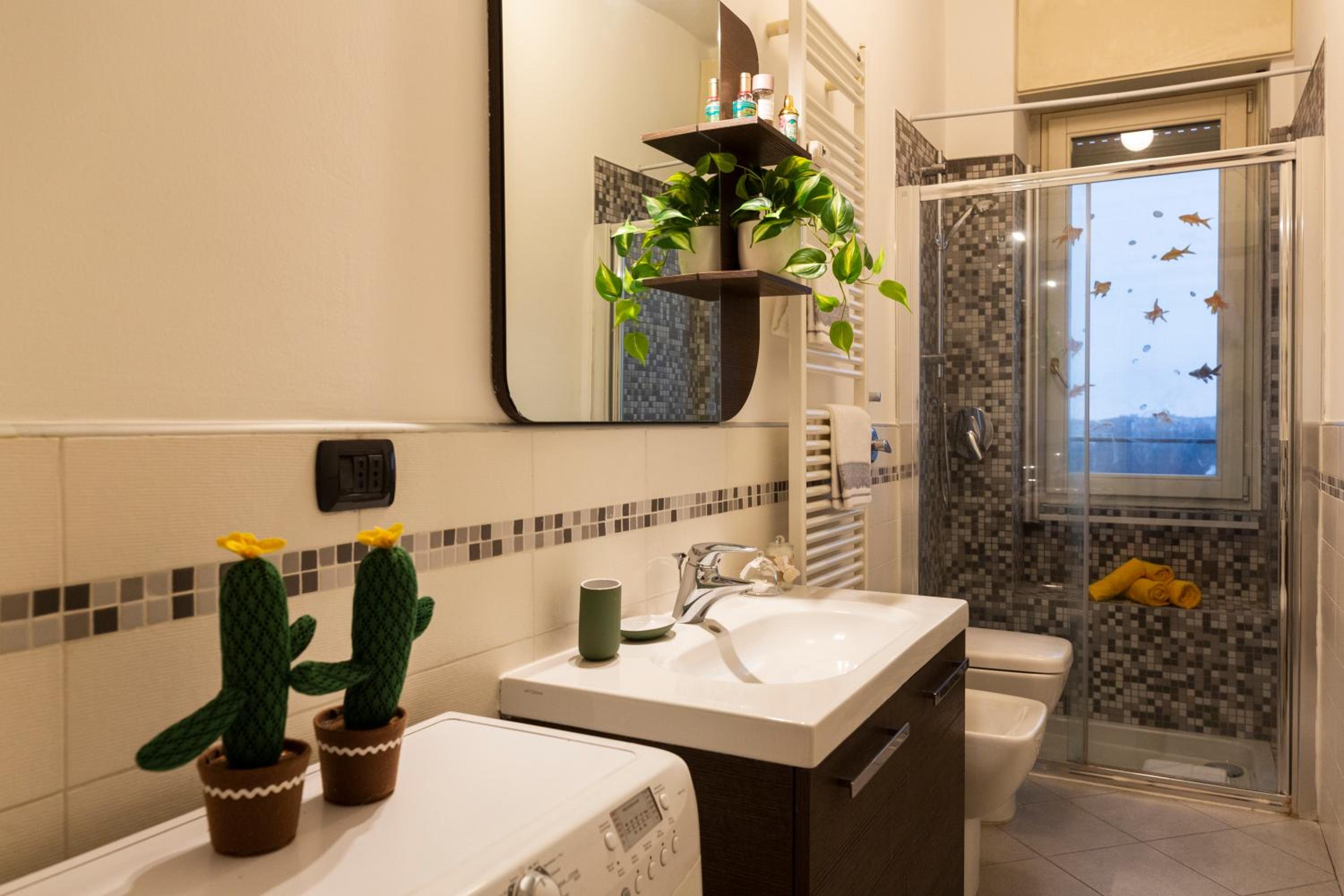 The Wall - Top Floor Apartment
