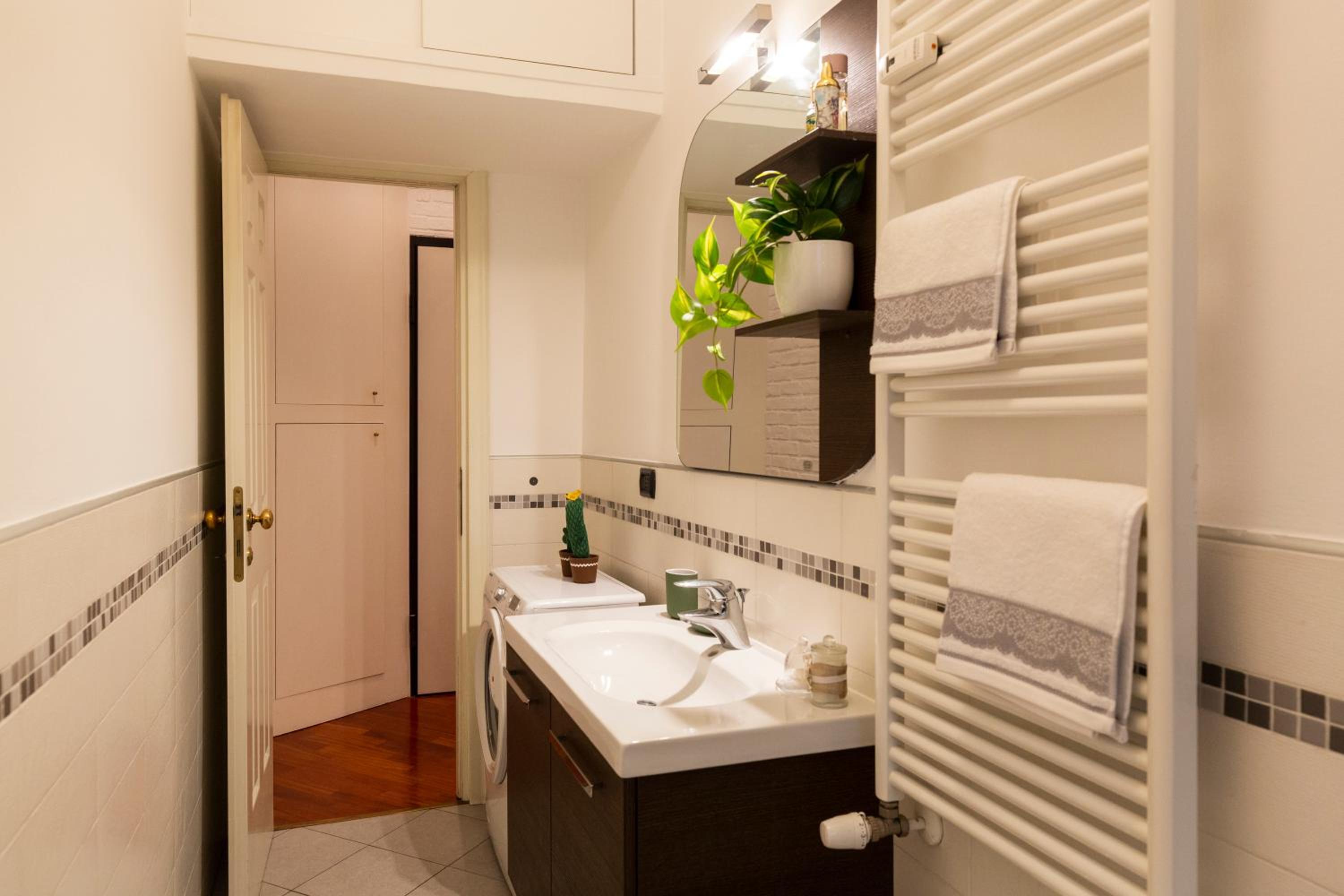 The Wall - Top Floor Apartment