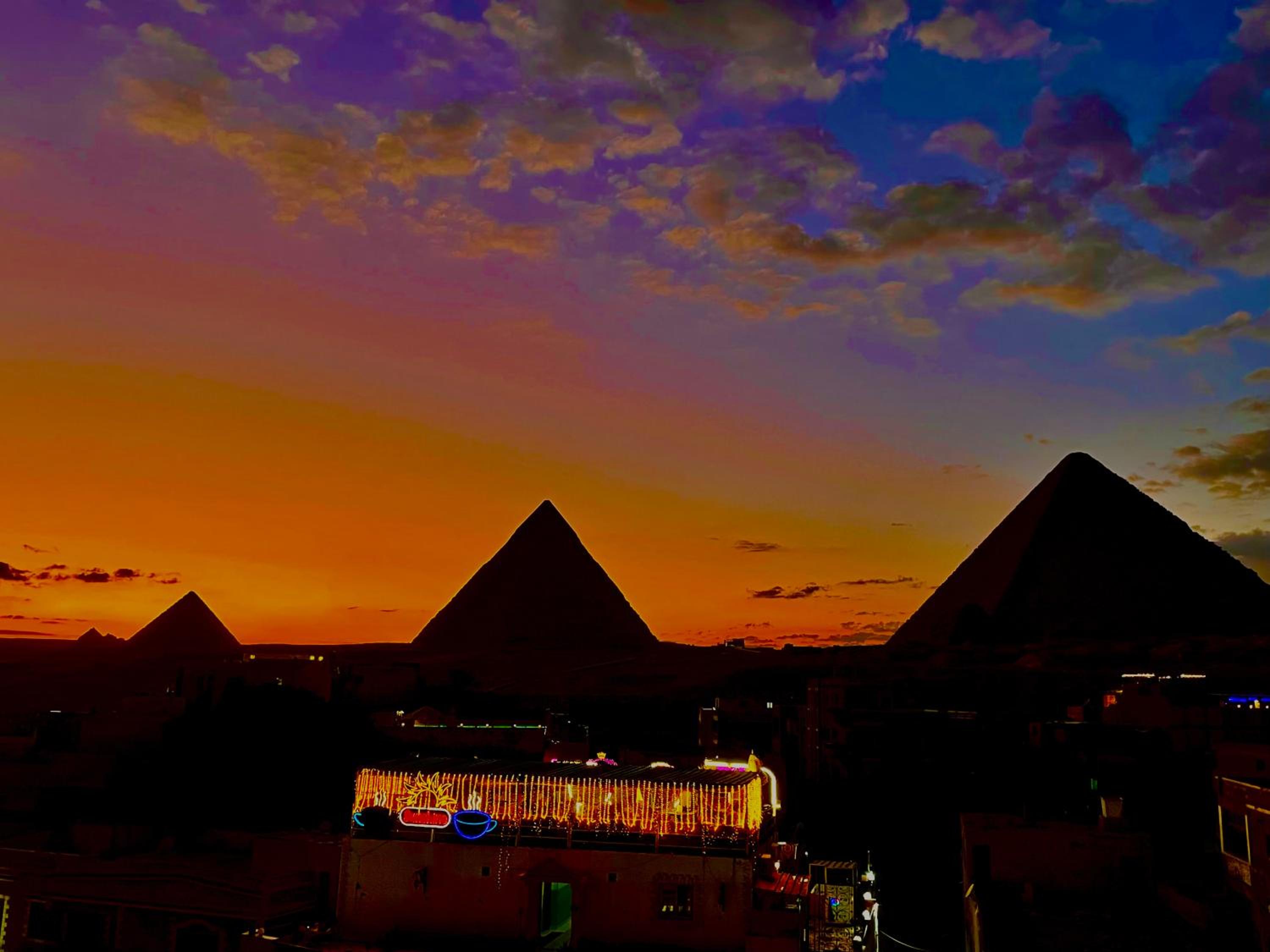 Cheops Pyramids Inn