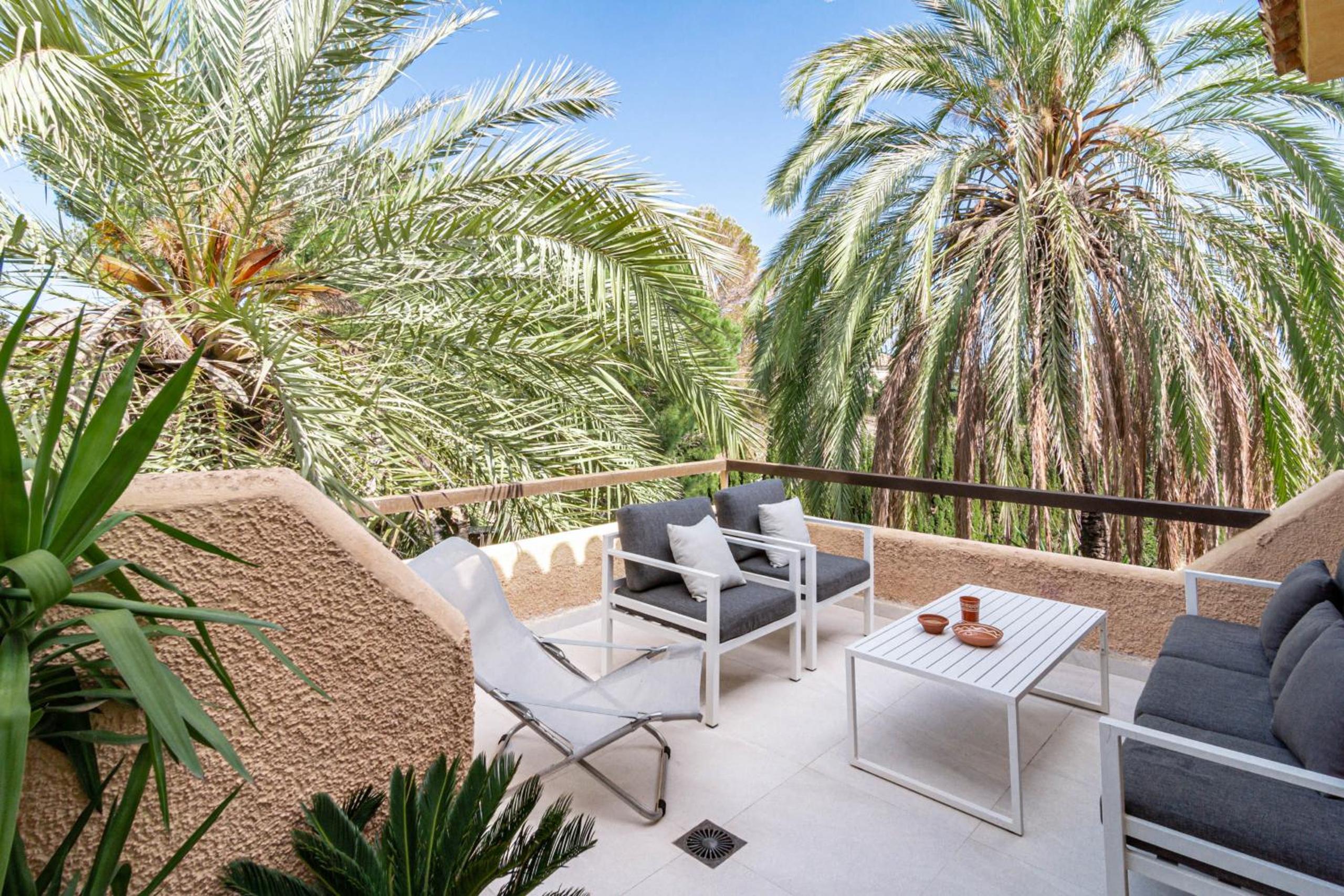 Tropical Palmy 3 bedroom Townhouse in Nueva Andalucia close to Puerto Banus view 4