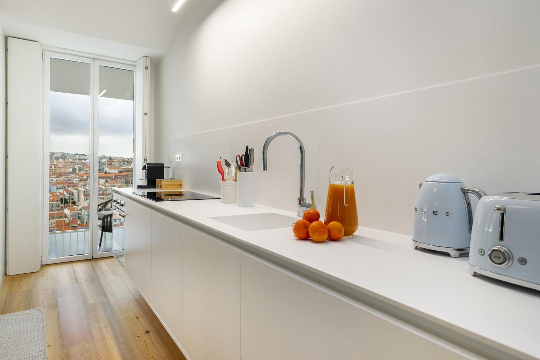 WHome City View Penthouse Luxurious Living in Lisbon with AC & Elevator view 4