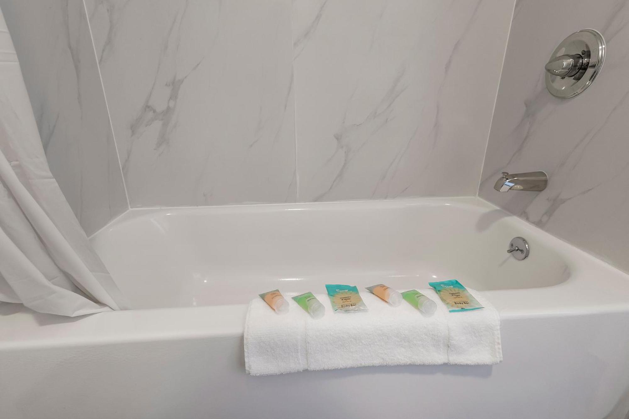 Chico Vacations - Heritage Inn Express Chico - Property Image 20