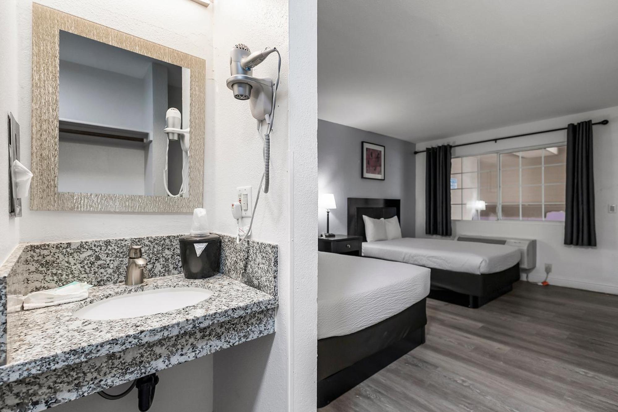 Chico Vacations - Heritage Inn Express Chico - Property Image 18