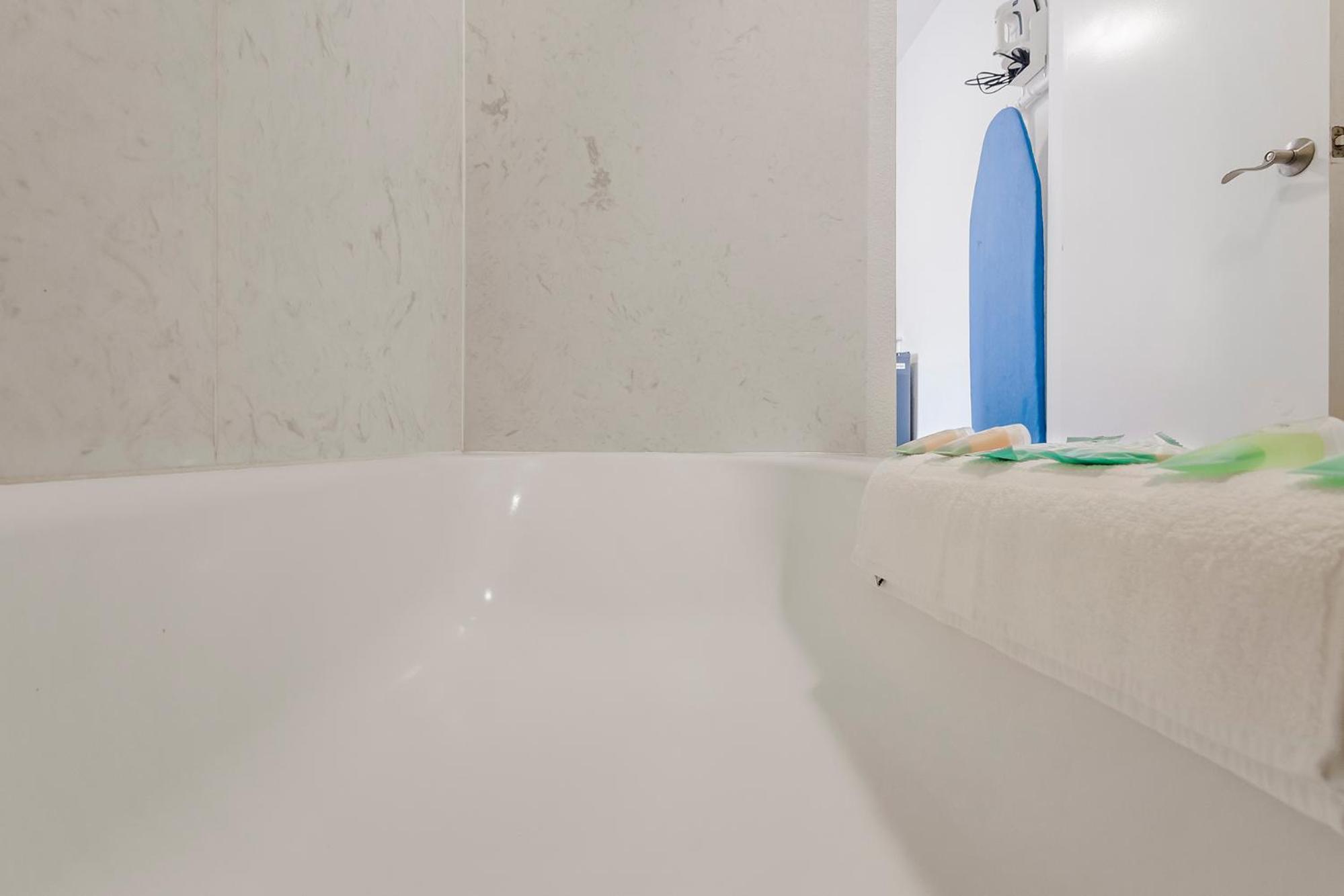 Chico Vacations - Heritage Inn Express Chico - Property Image 45