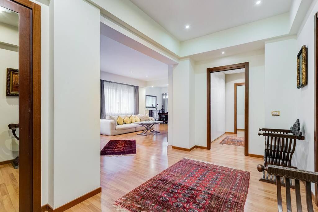 Exclusive Apartment in Eur Lake