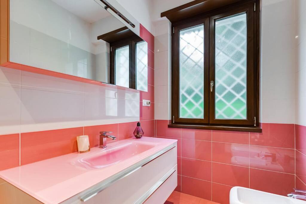 Exclusive Apartment in Eur Lake