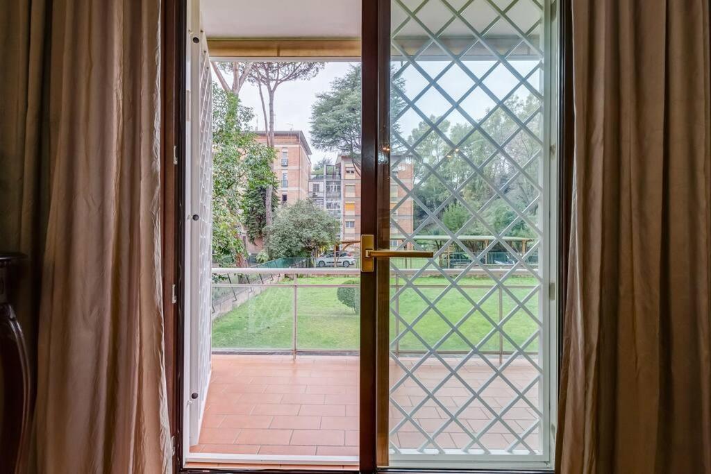 Exclusive Apartment in Eur Lake