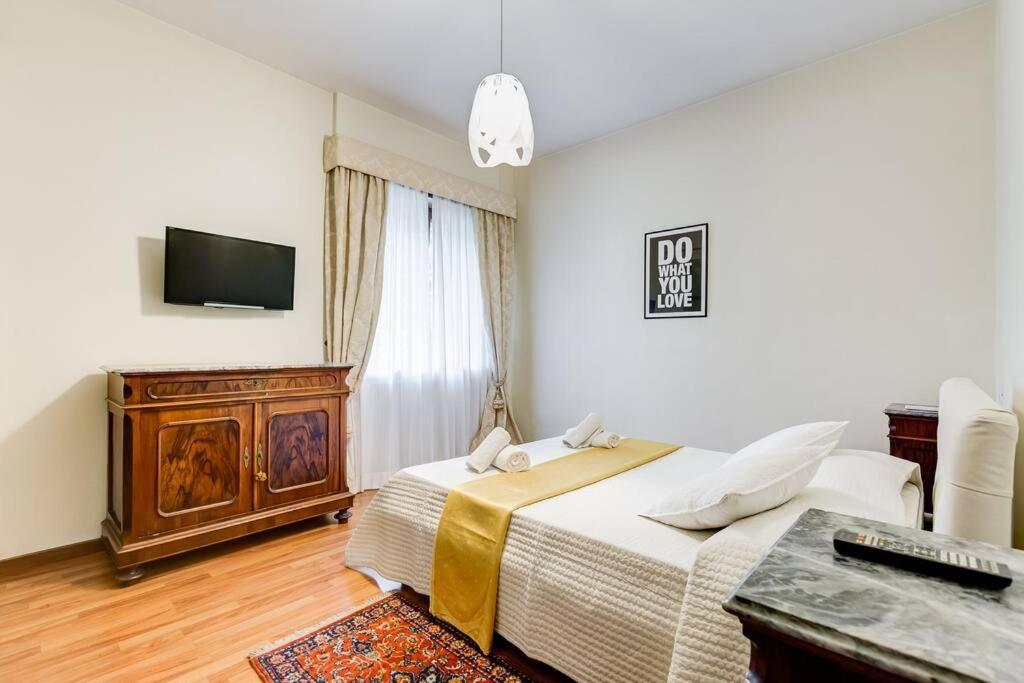 Exclusive Apartment in Eur Lake