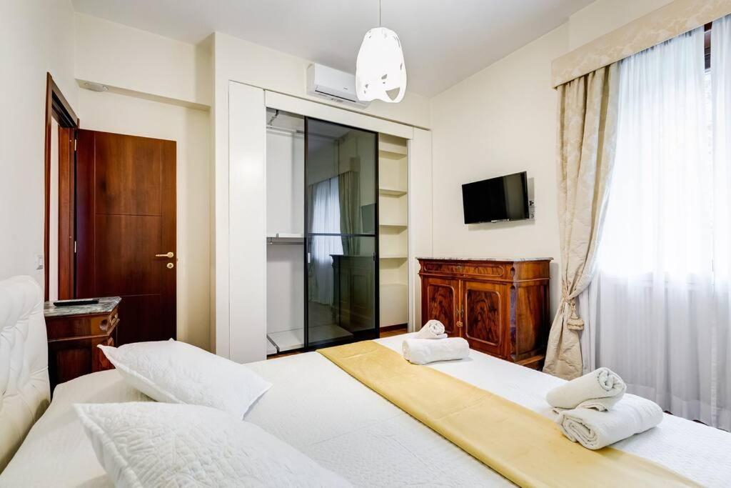 Exclusive Apartment in Eur Lake