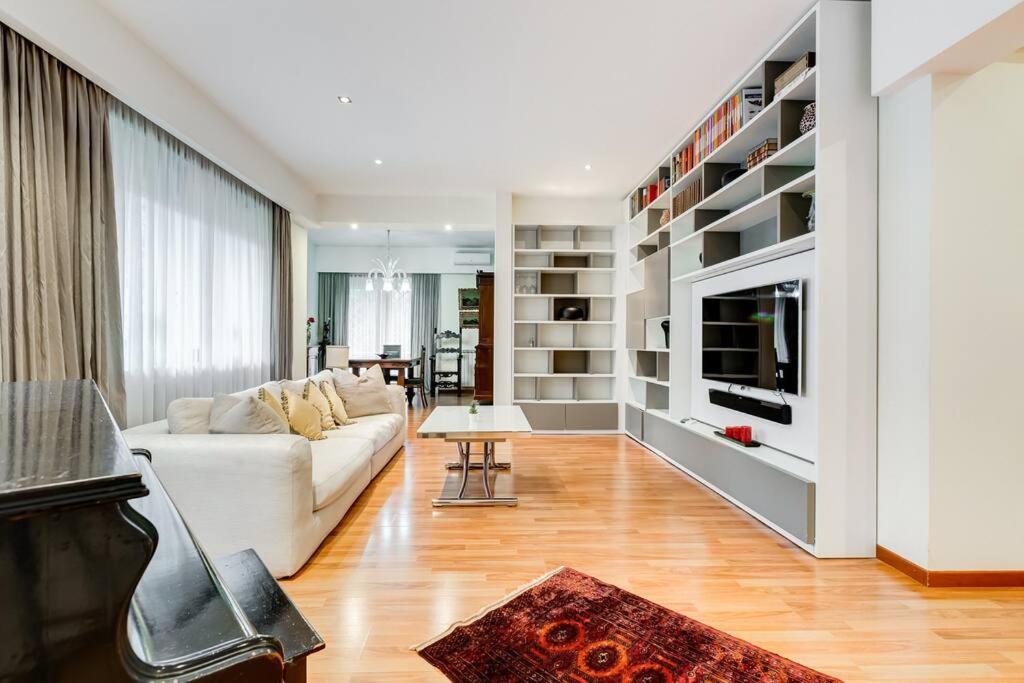 Exclusive Apartment in Eur Lake