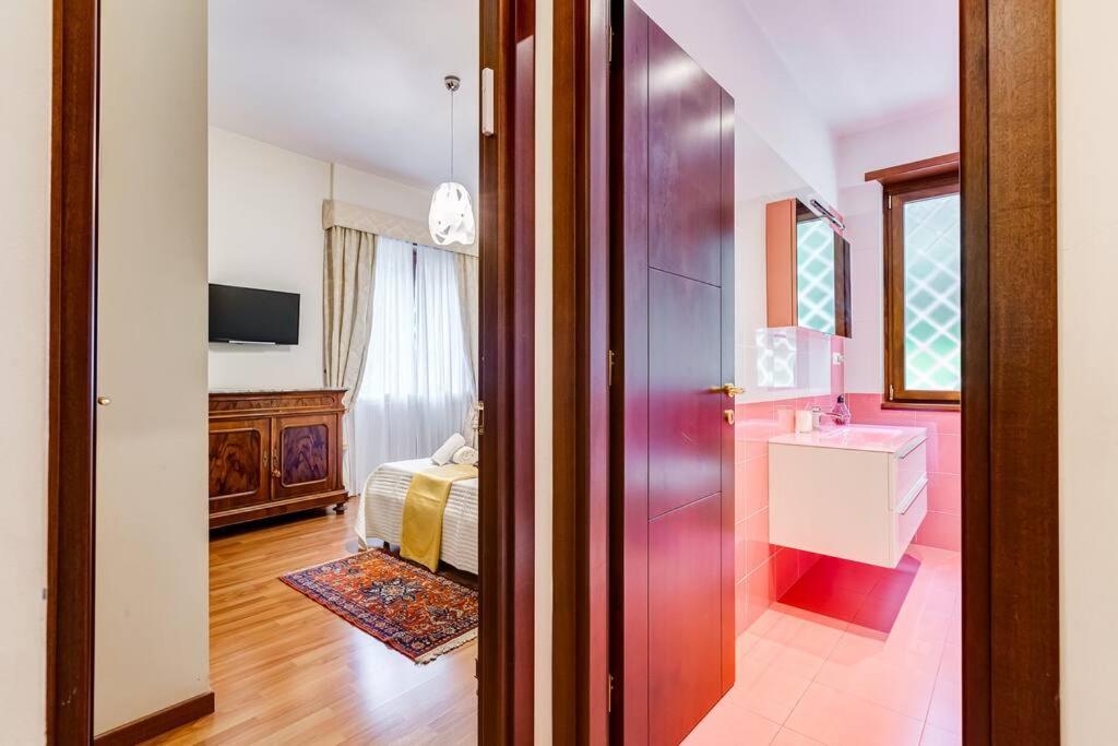 Exclusive Apartment in Eur Lake
