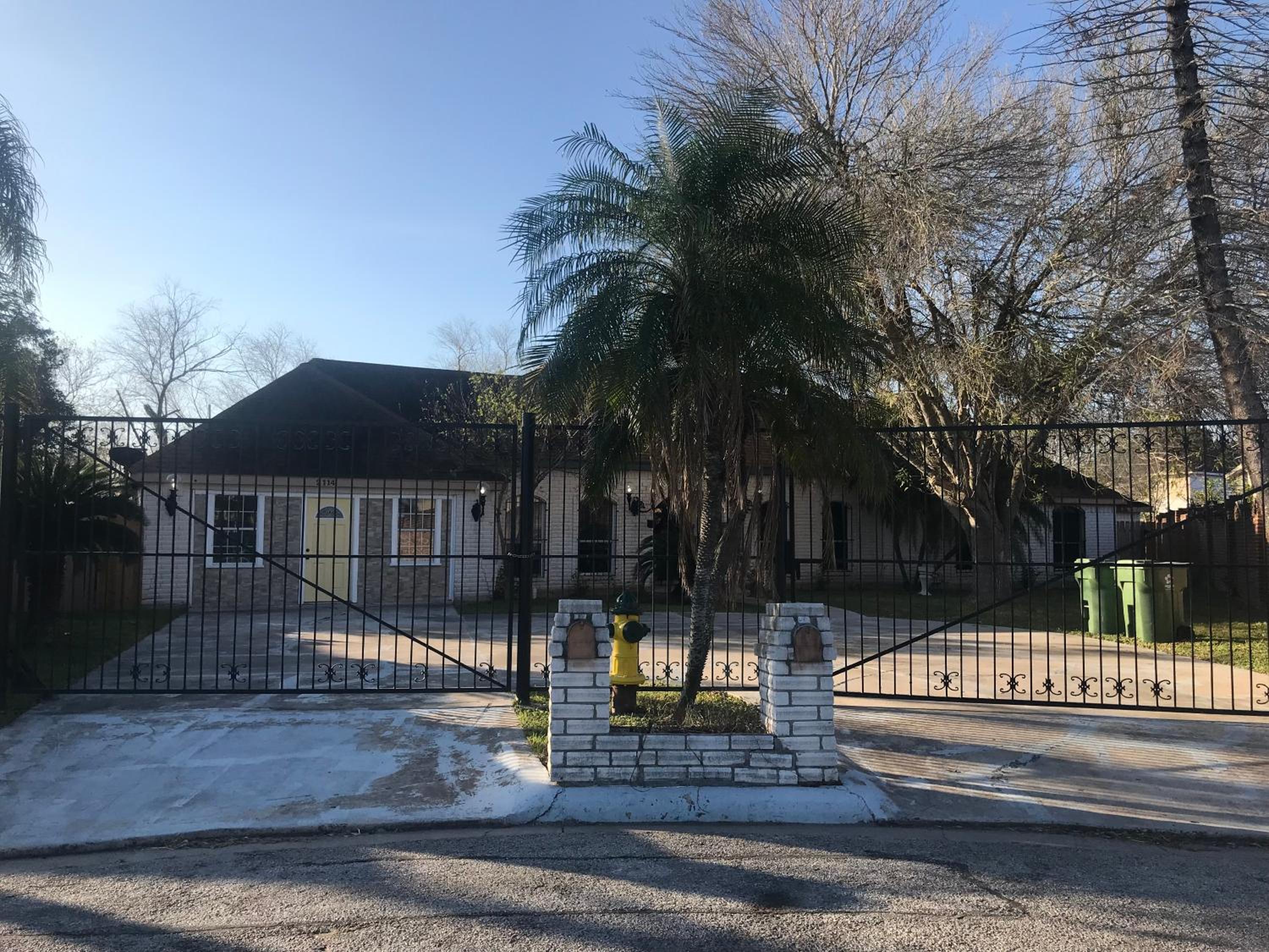 Cheerful 4 bedroom home with pool and BBQ area with 5th bedroom option view 3