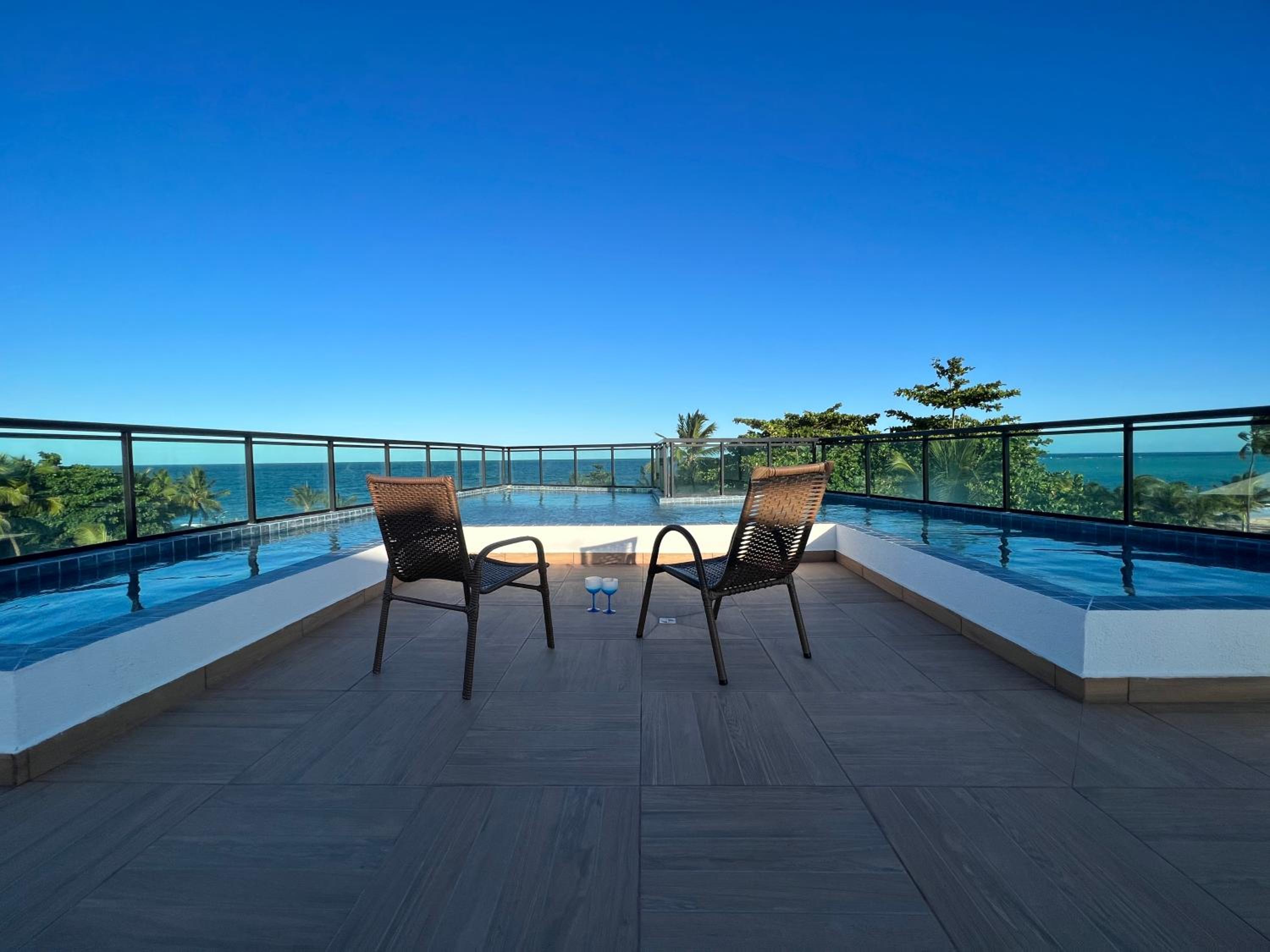 Apartment with incredible views, 10 meters from the beach