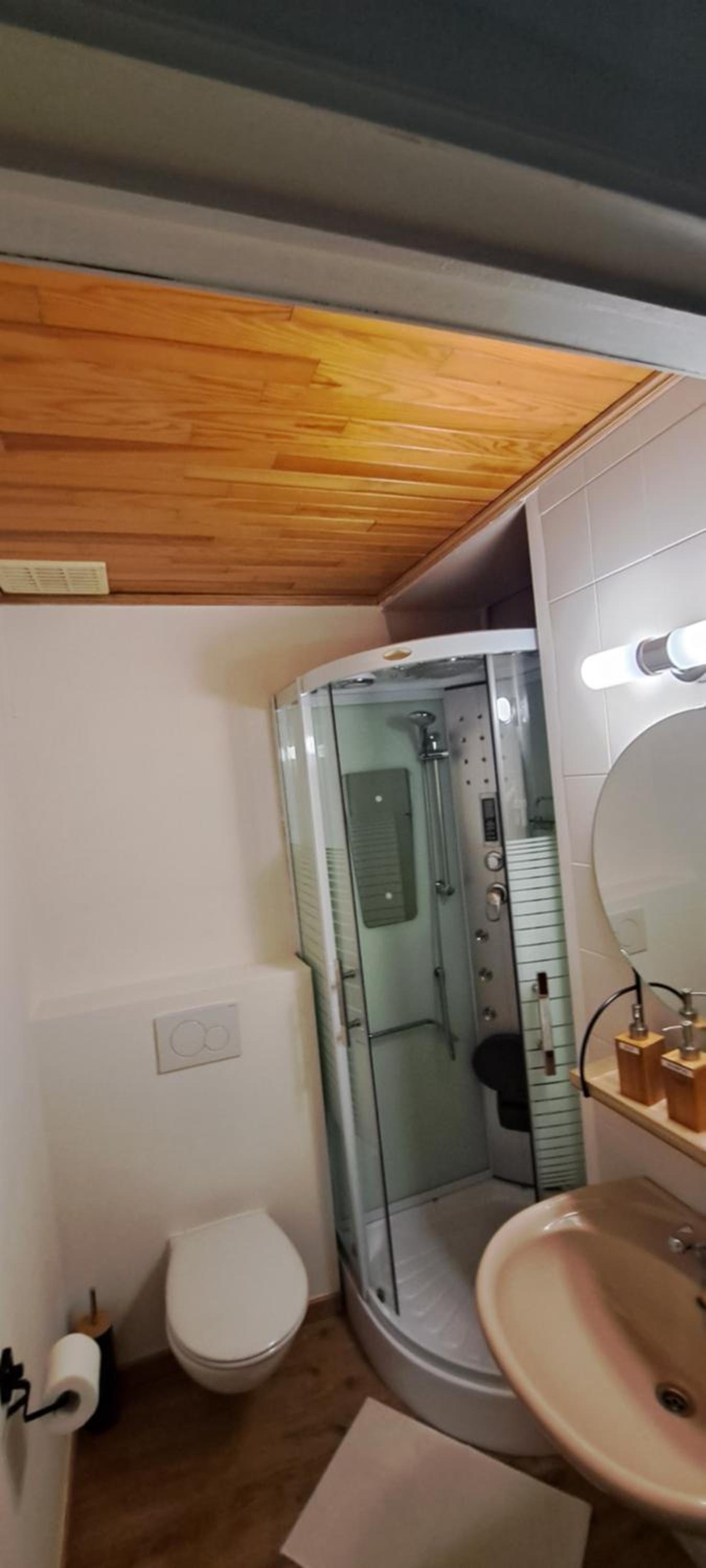 Auberge Chez Dikke Vriend, Chambres et taverne