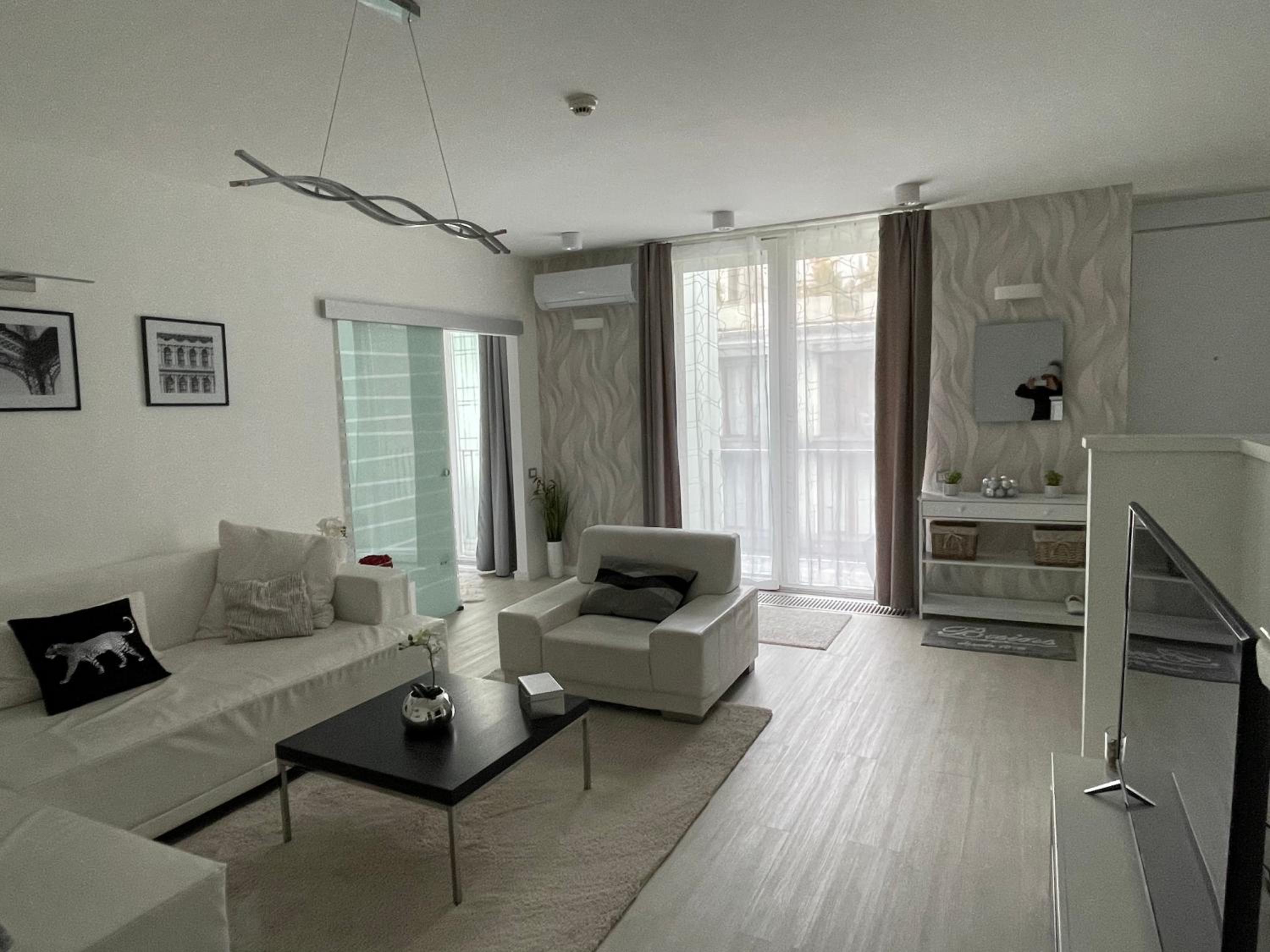 Lovely new apartment by the Parliament view 4