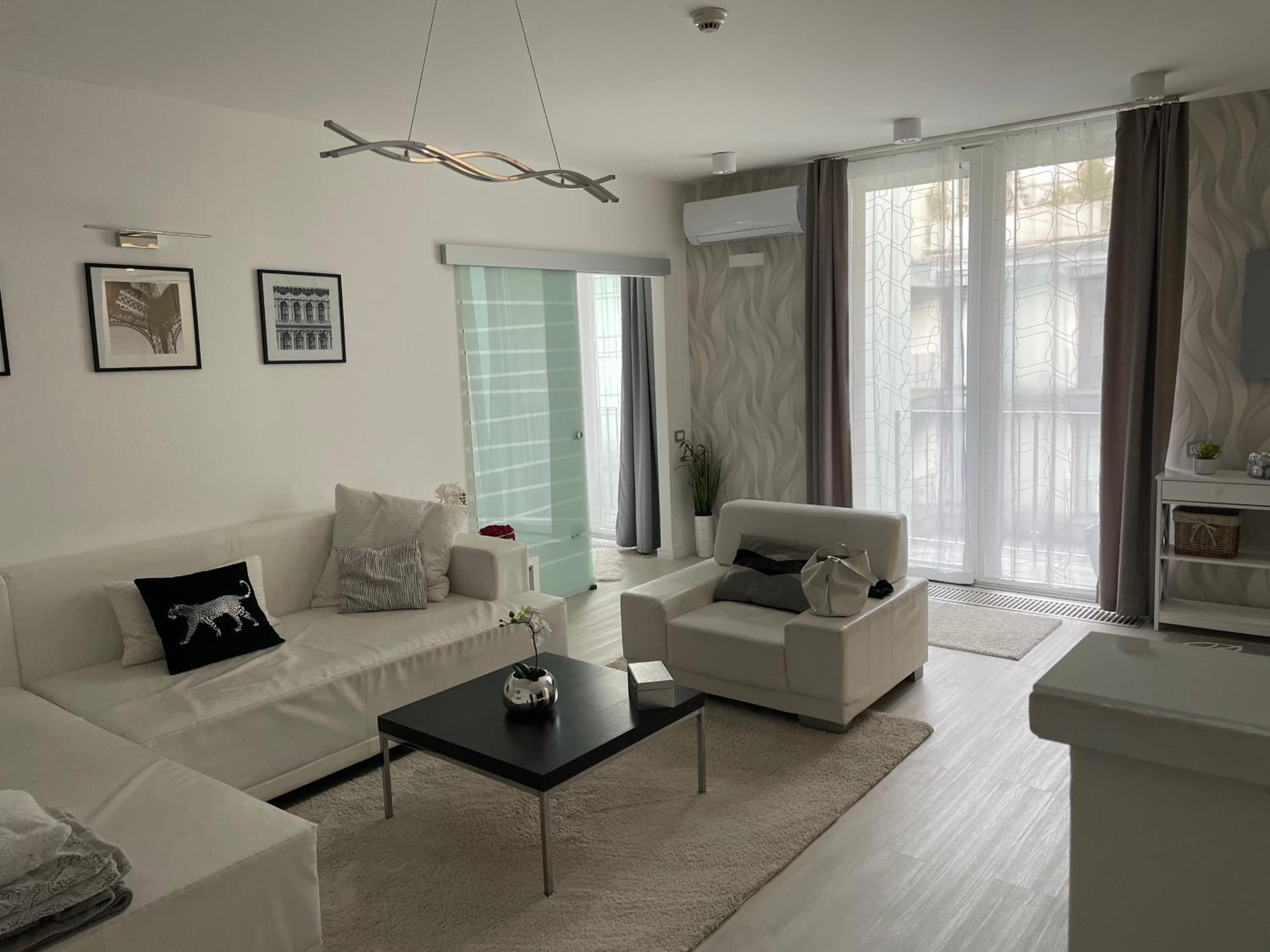 Lovely new apartment by the Parliament view 3
