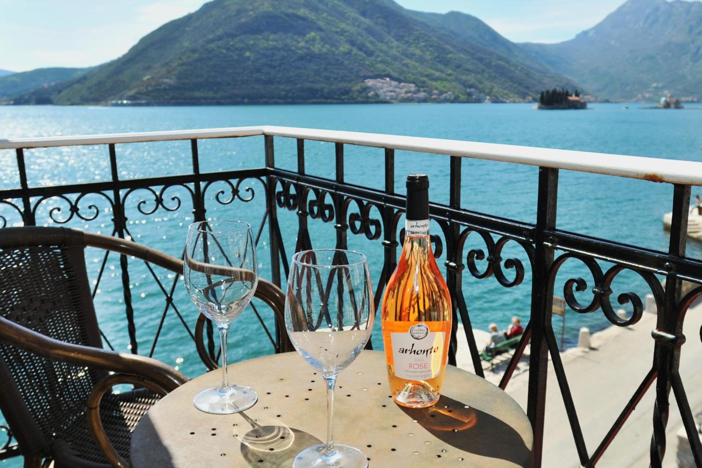 Hotel Lady of the Rocks apartments - Image 1