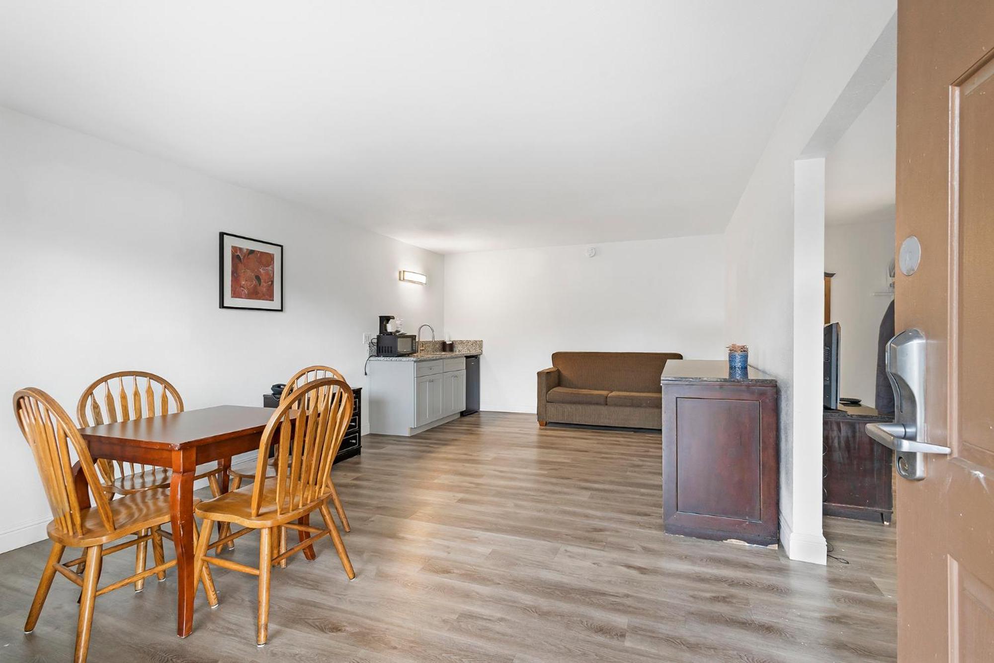 Chico Vacations - Heritage Inn Express Chico - Property Image 53