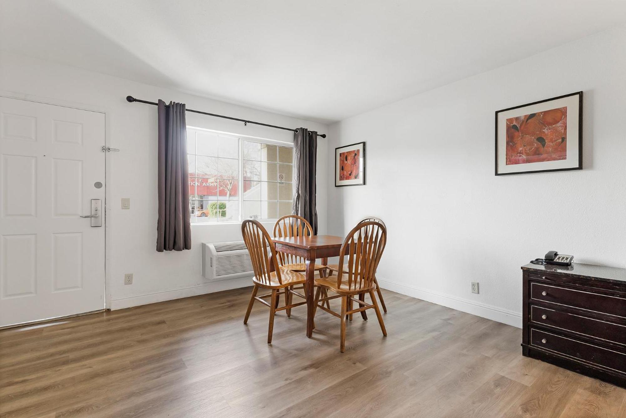 Chico Vacations - Heritage Inn Express Chico - Property Image 54