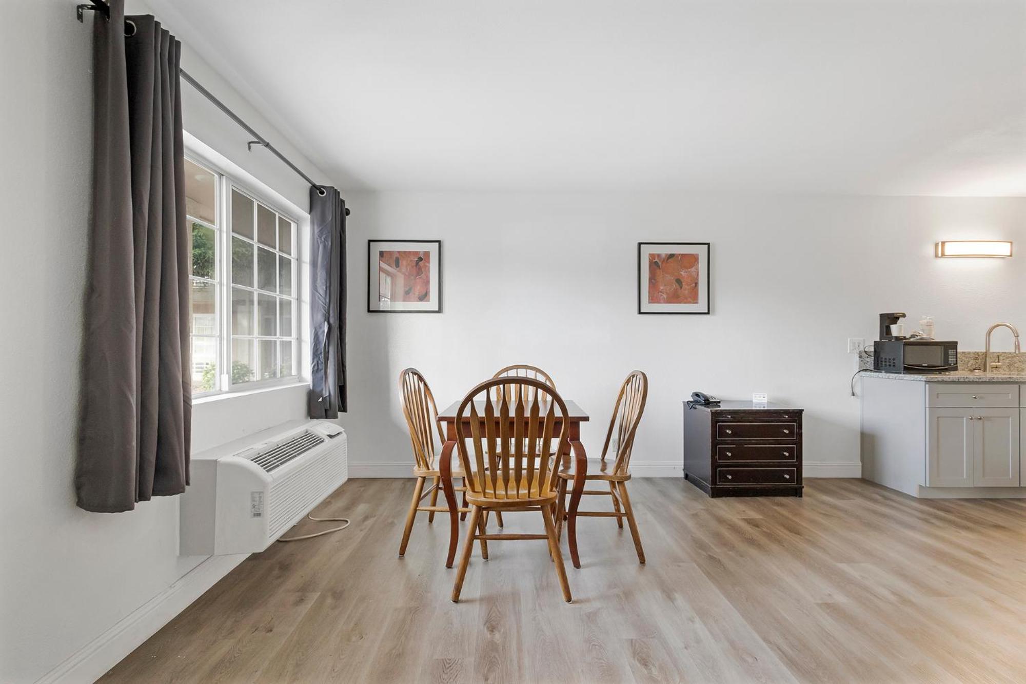 Chico Vacations - Heritage Inn Express Chico - Property Image 86