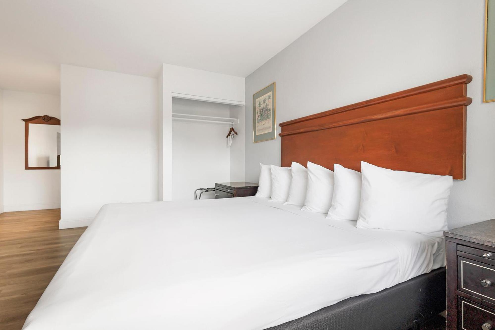 Chico Vacations - Heritage Inn Express Chico - Property Image 49