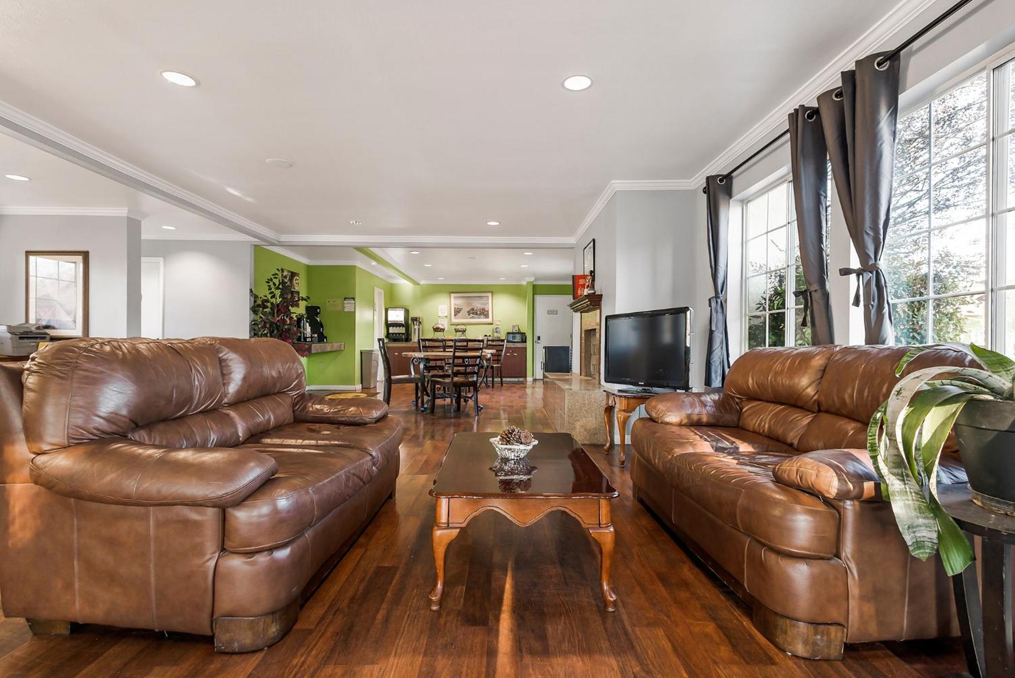 Chico Vacations - Heritage Inn Express Chico - Property Image 30