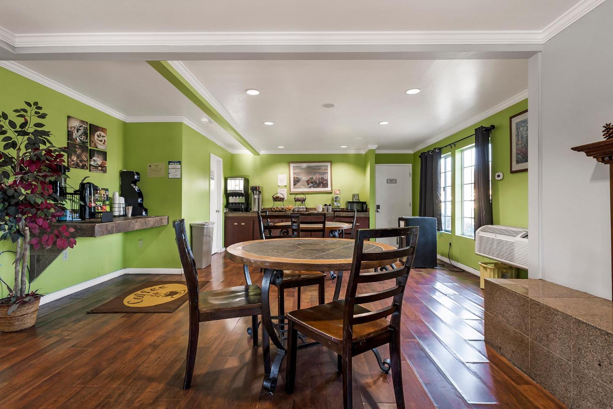 Chico Vacations - Heritage Inn Express Chico - Property Image 28