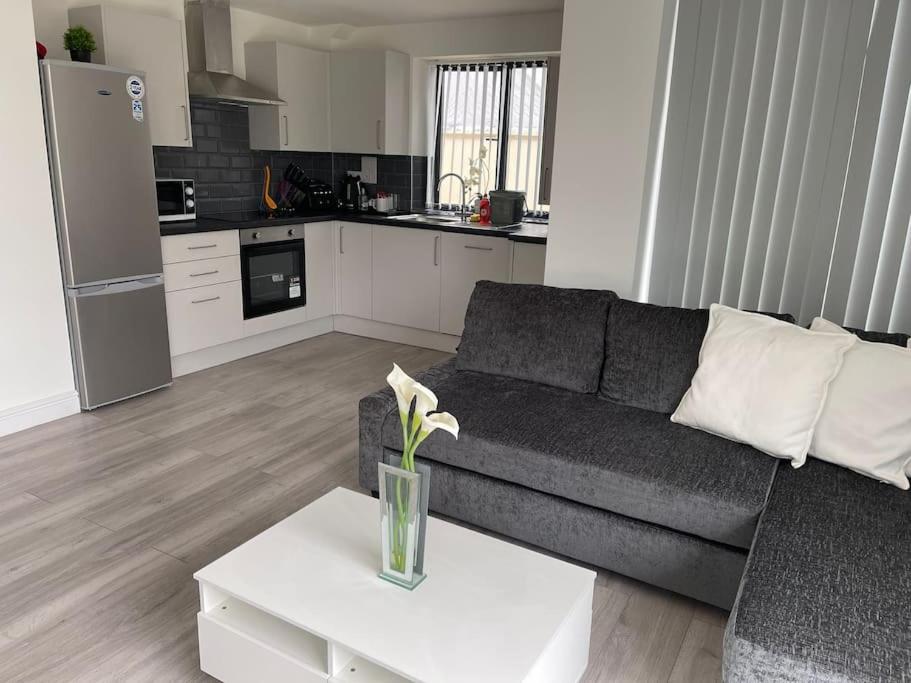 Evergreen Lodge - Two Bed Lux Flat - Parking, Garden, Patio, WIFI, Netflix - Close to Blenheim Palace & Oxford - F3 view 5