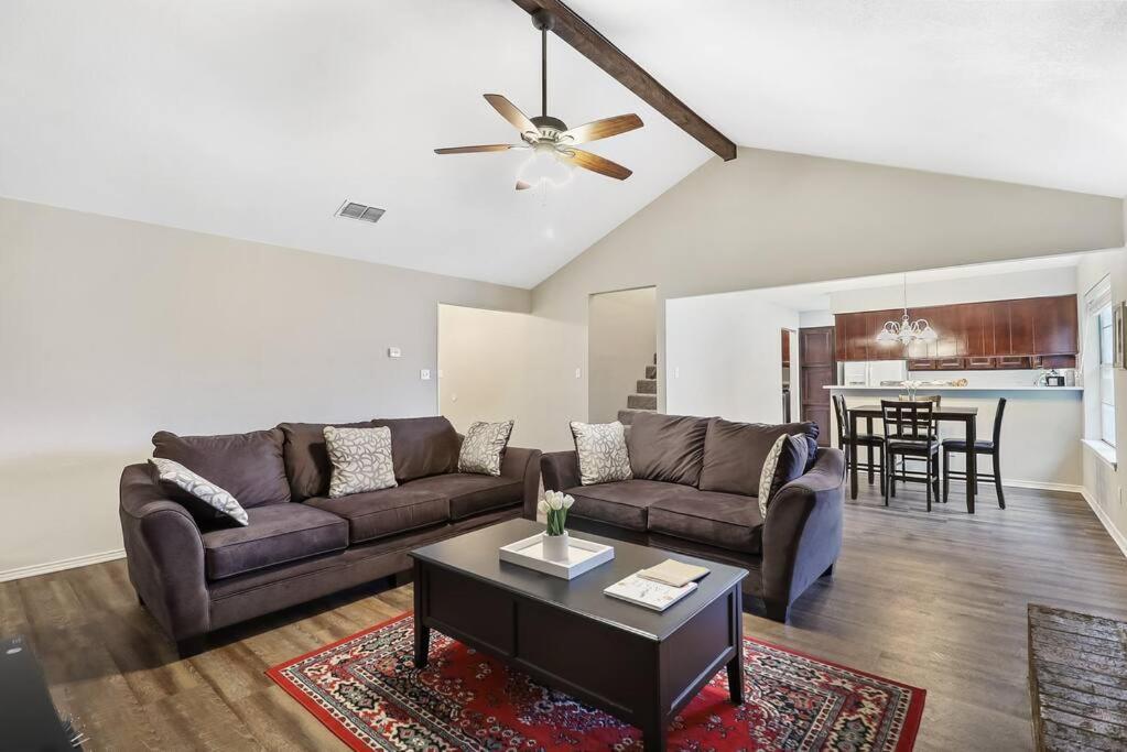 cozy house Saginaw TX 3BR 2BA Sleeps 10 just 12 minutes downtown fort worth