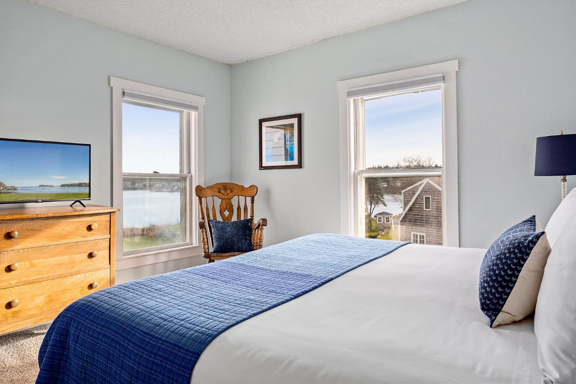 East Wind Inn on the Water 5