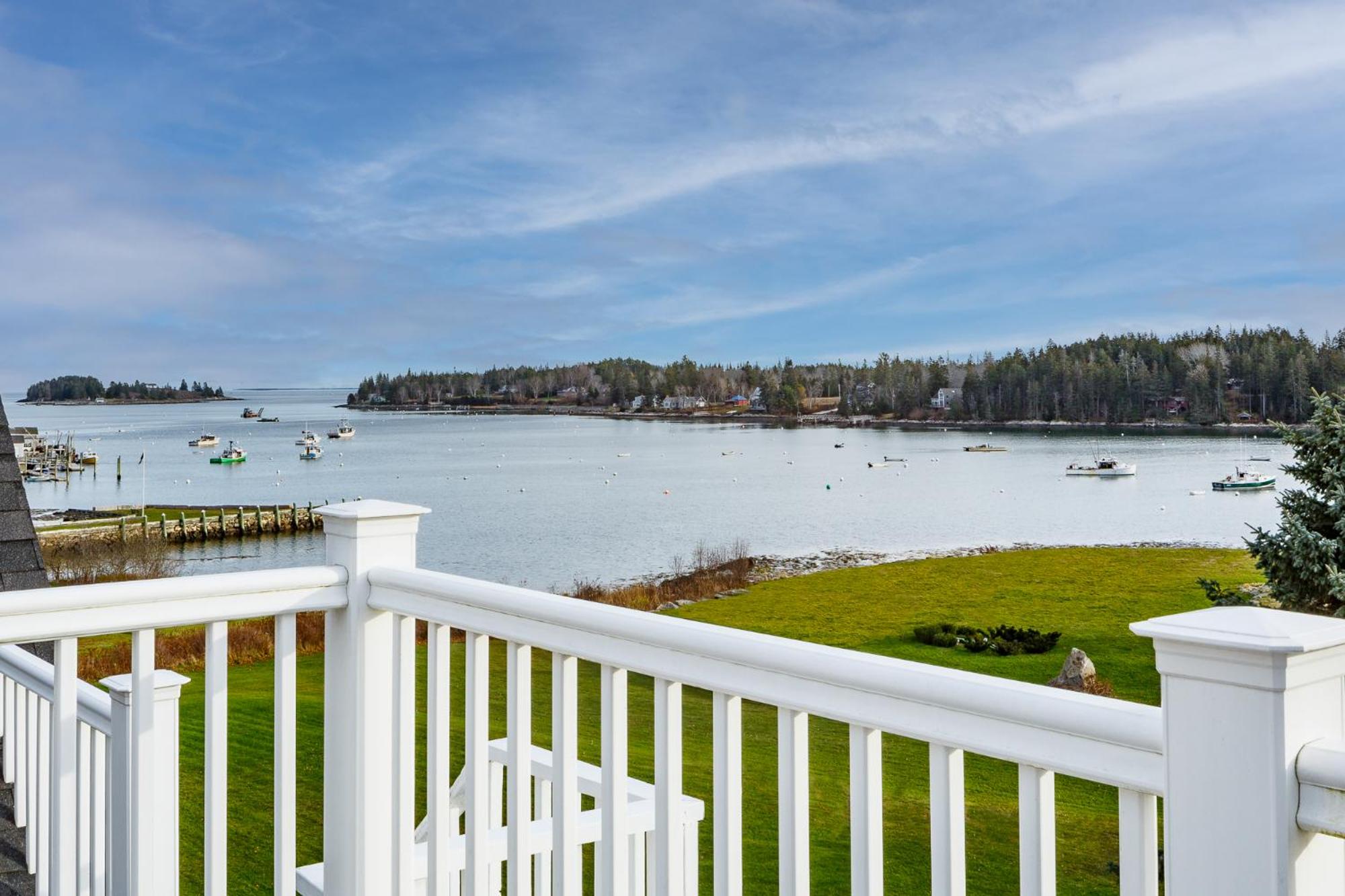 East Wind Inn on the Water 163