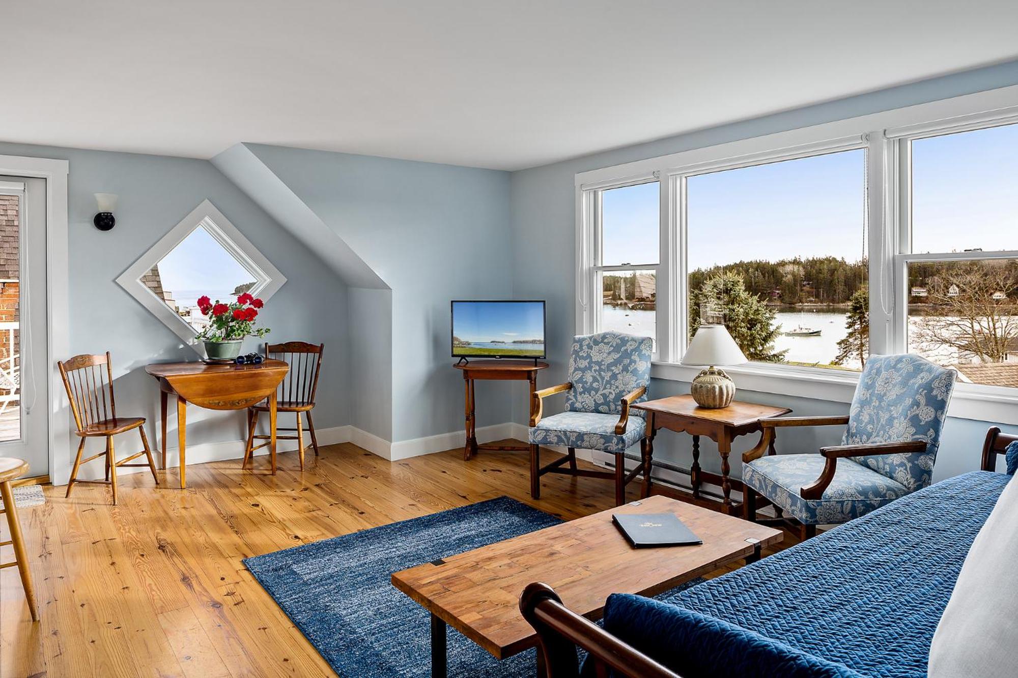 East Wind Inn on the Water 12