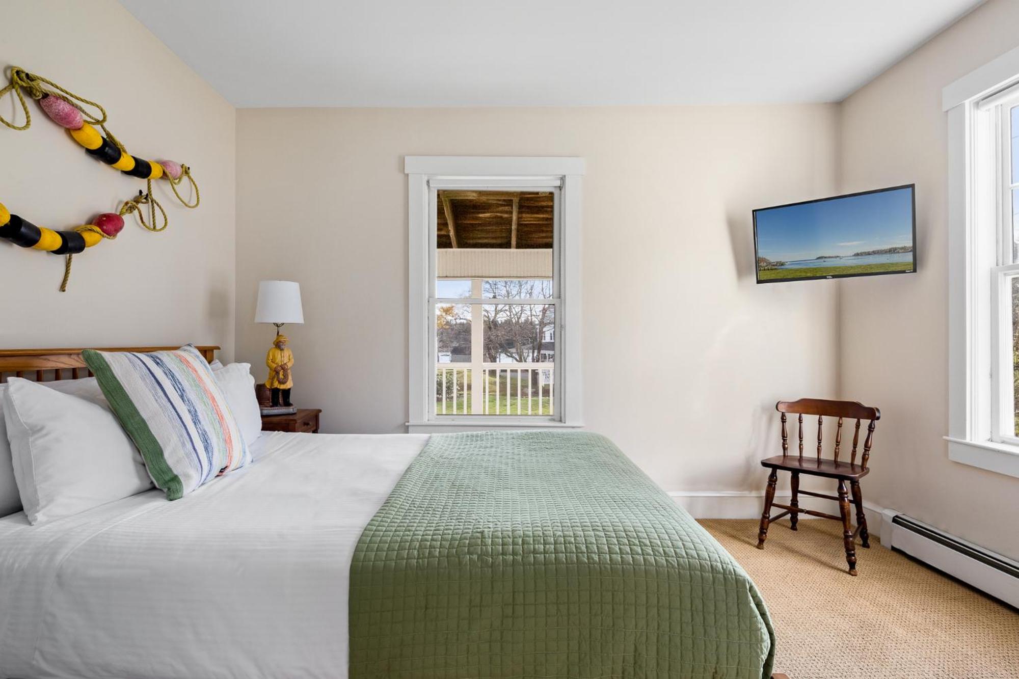East Wind Inn on the Water 15