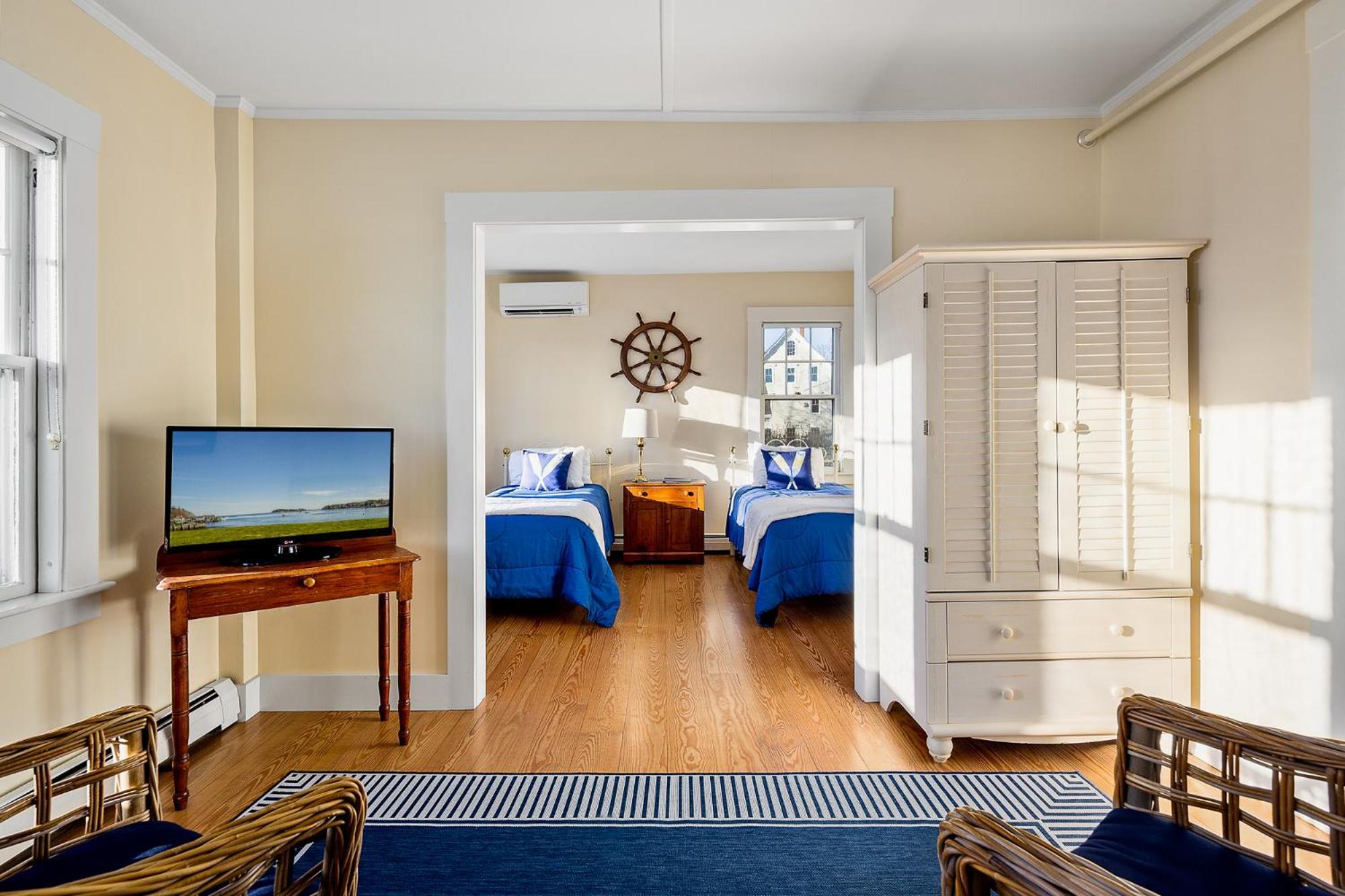 East Wind Inn on the Water 26