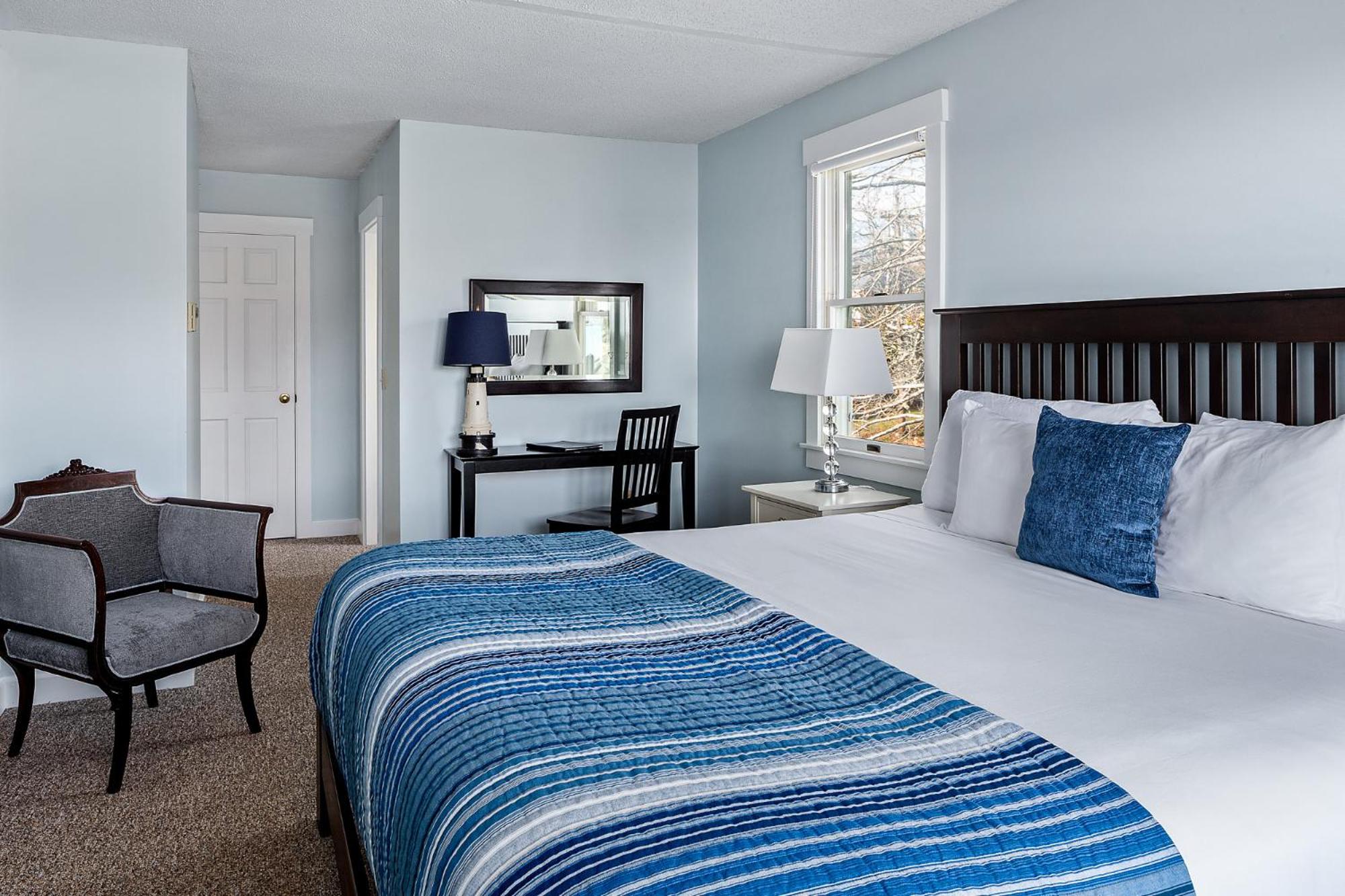 East Wind Inn on the Water 33