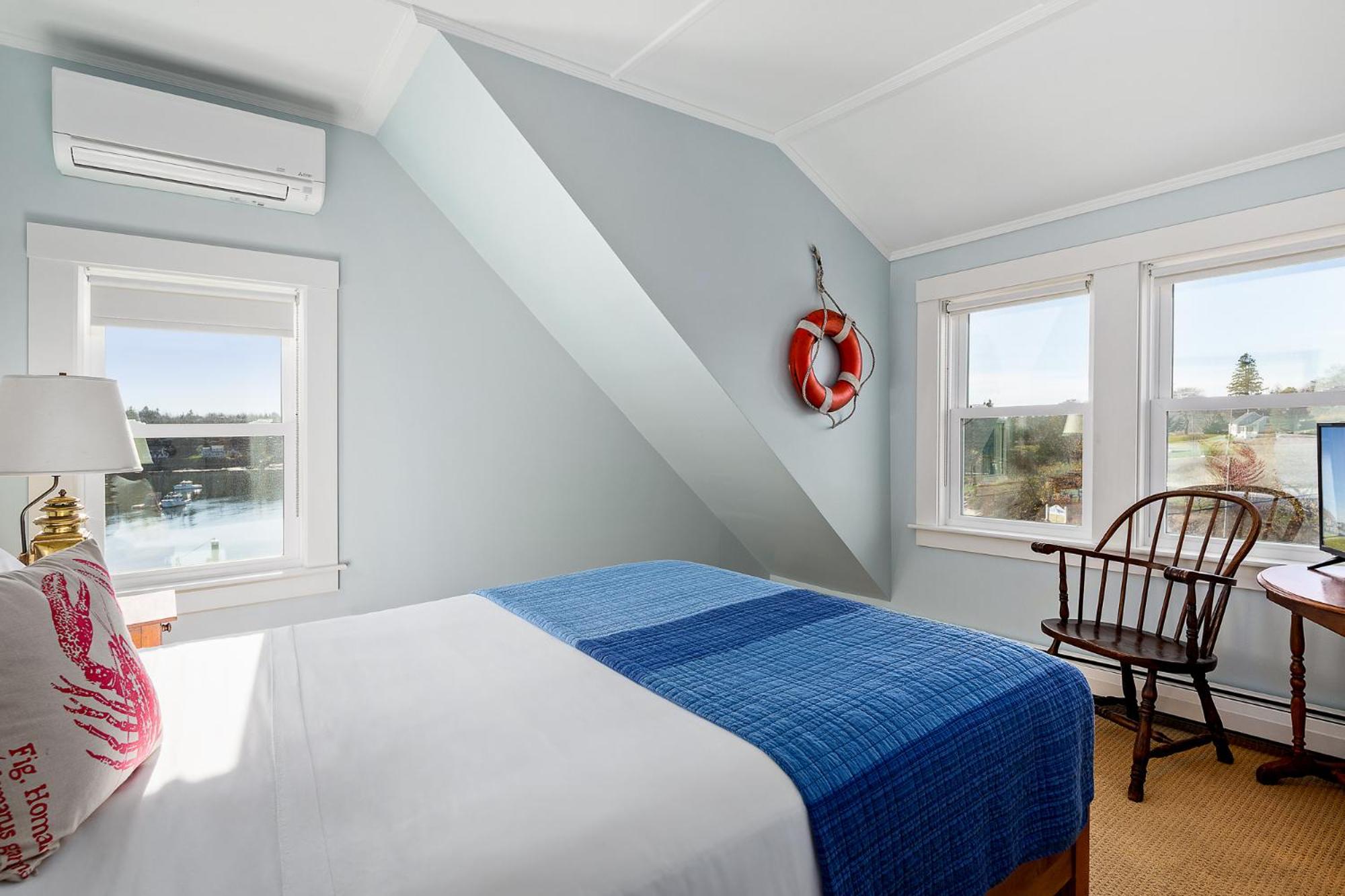 East Wind Inn on the Water 32