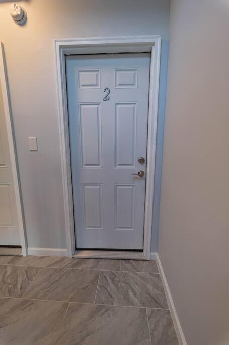 Newly 5 Star 3 Beds 1 Bath ideal Short term rental view 5
