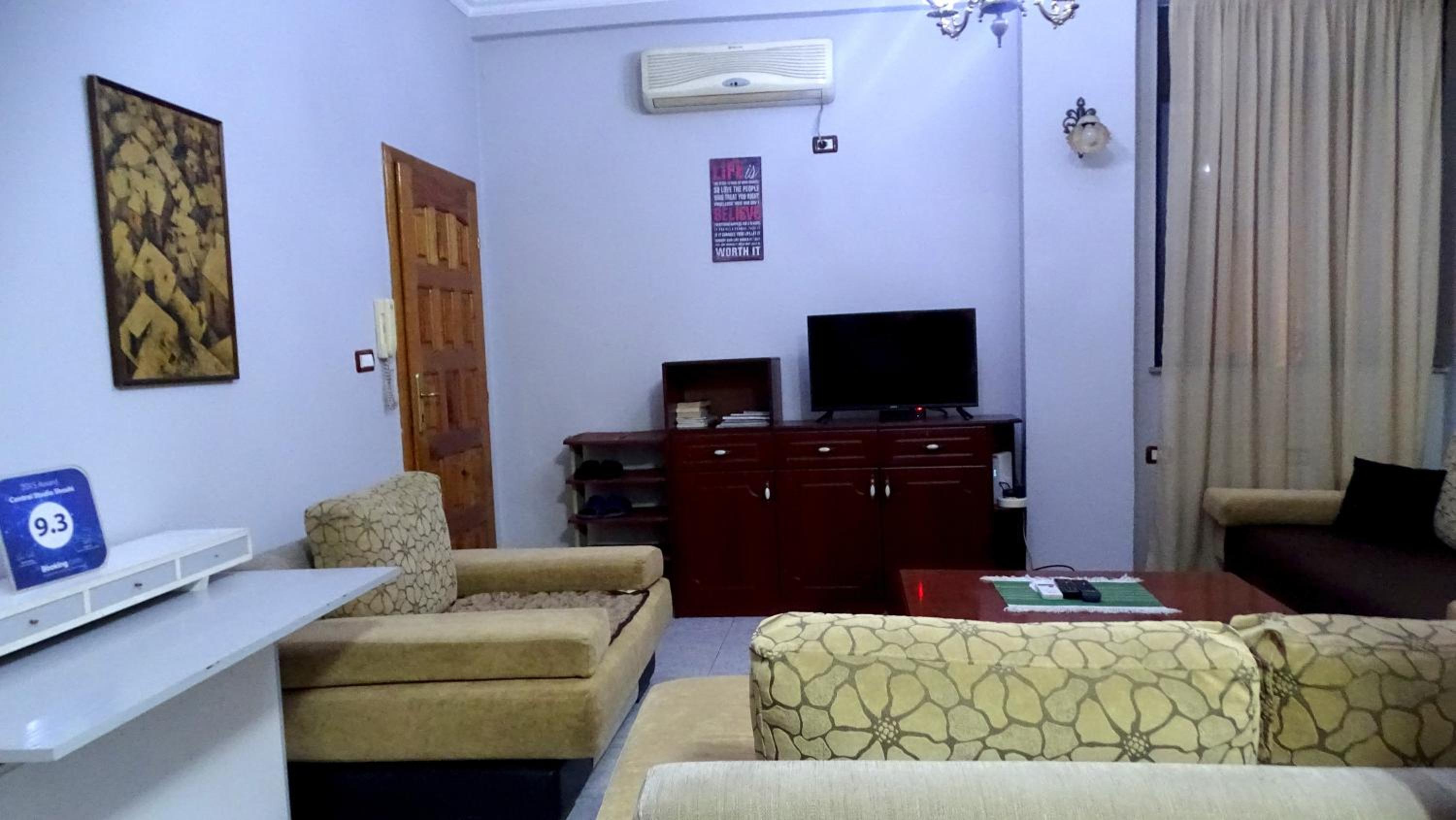 Central Apartments Shoshi