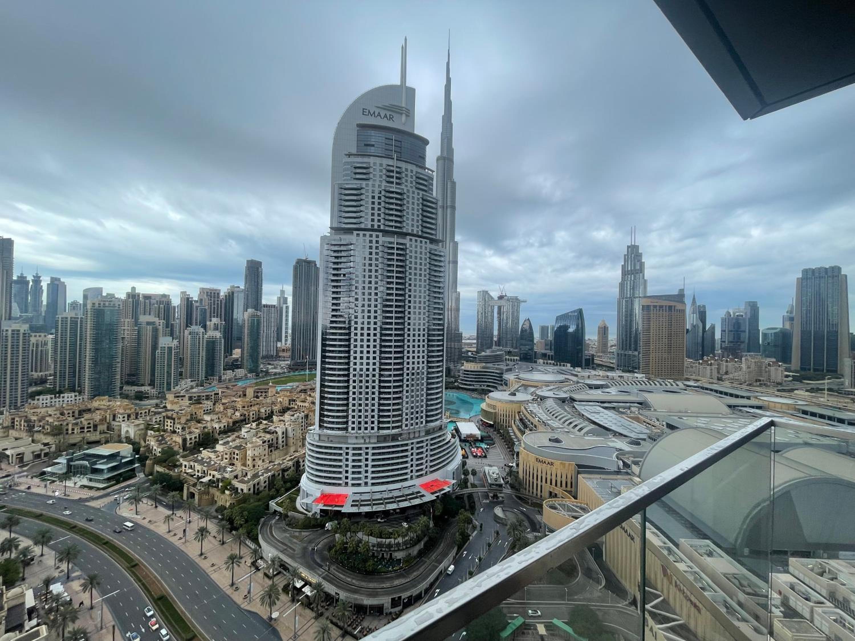 Burj Khalifa view, 3 Bedroom Apartment in Boulevard Point, Connected to Dubai Mall